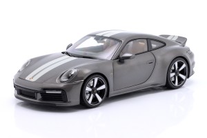 Porsche 911 (992)...