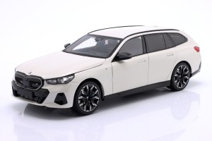 BMW i5 M60 Tourin...
