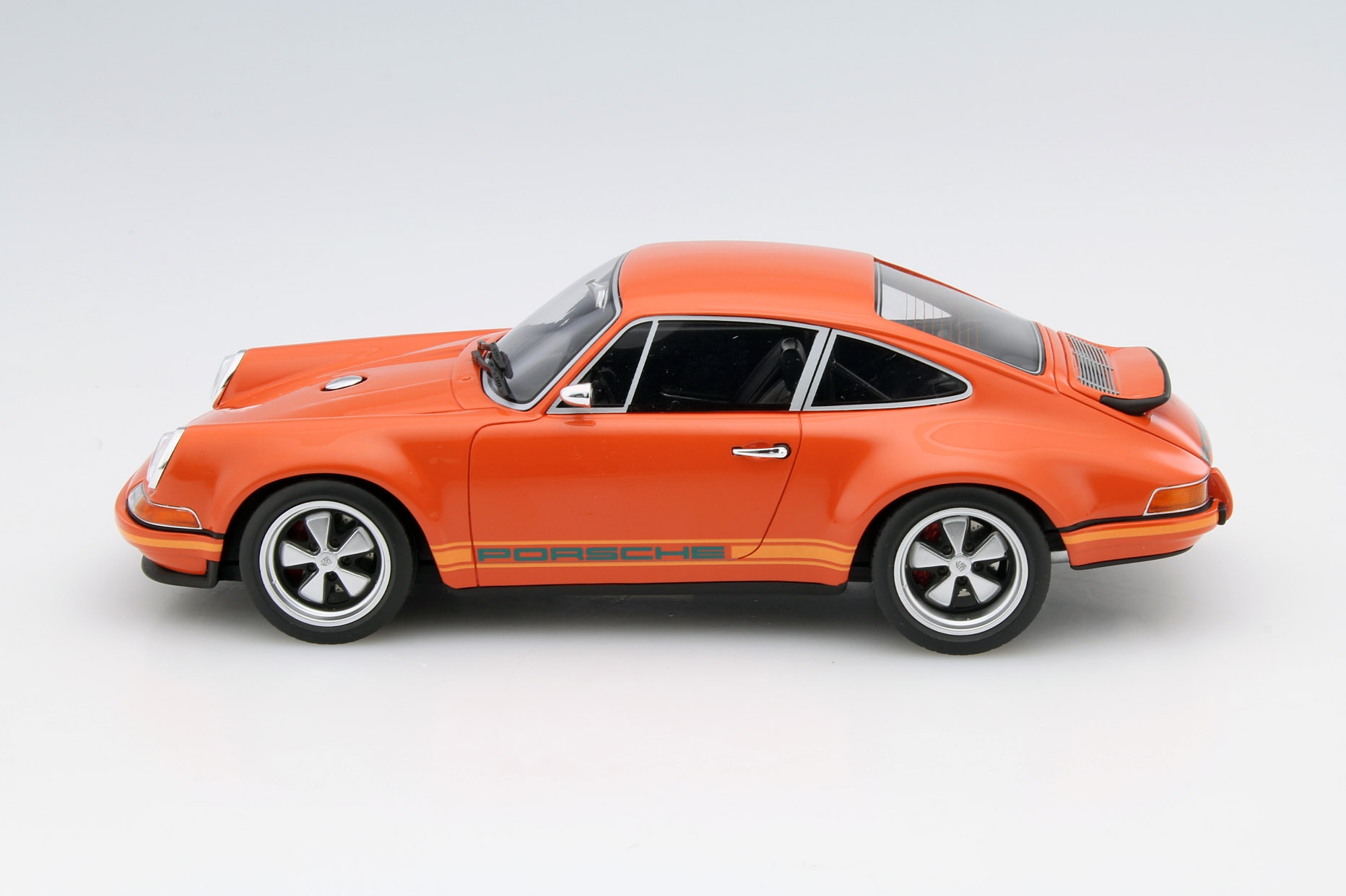 Porsche 911 Singer orange  