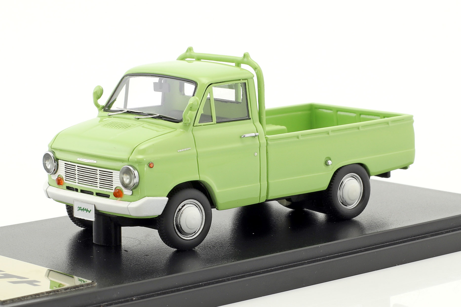 Nissan Datsun Cablight Truck hellgr&uuml;n  