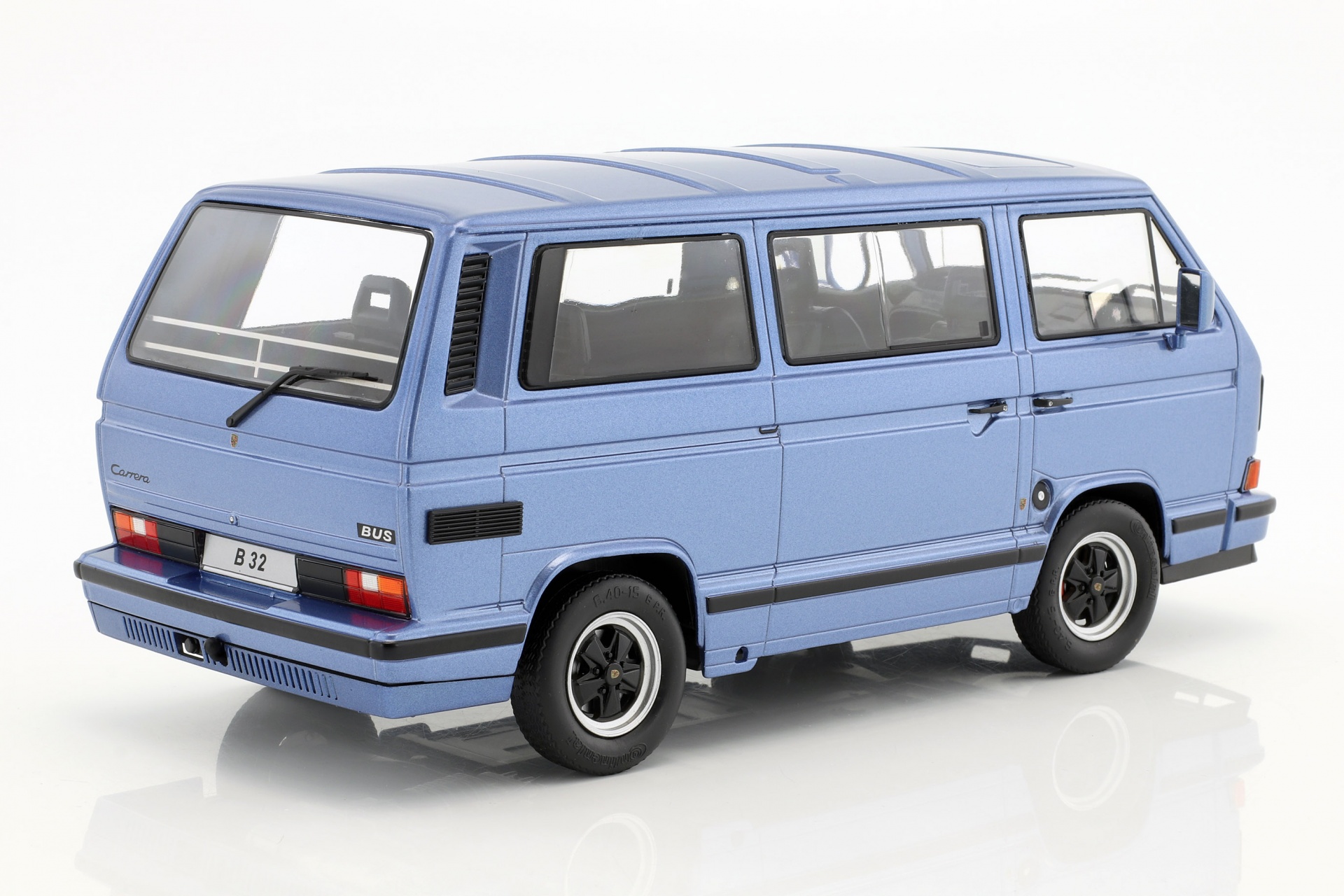 Porsche B32 auf Basis Volkswagen VW T3 Bus Baujahr 1984 hellblau metallic  