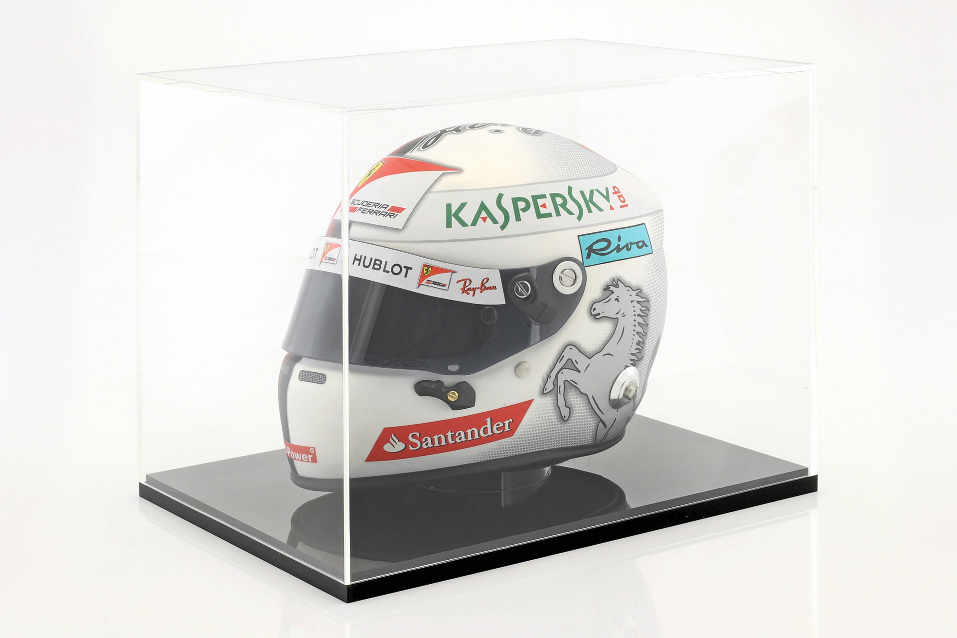 Hochwertige Vitrine f&uuml;r Helme im Ma&szlig;stab  