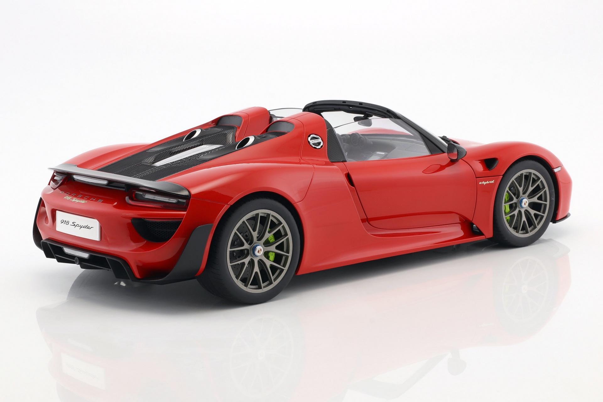 Porsche 918 Spyder Weissach Paket Baujahr 2013 indischrot  