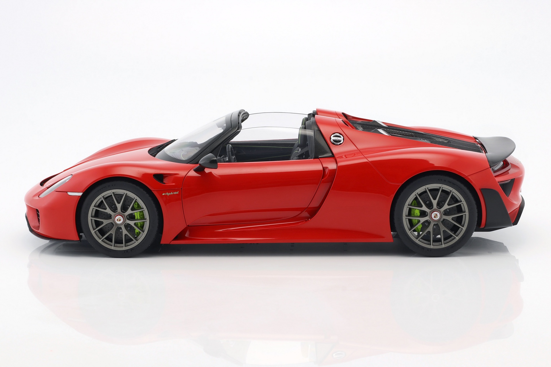 Porsche 918 Spyder Weissach Paket Baujahr 2013 indischrot  