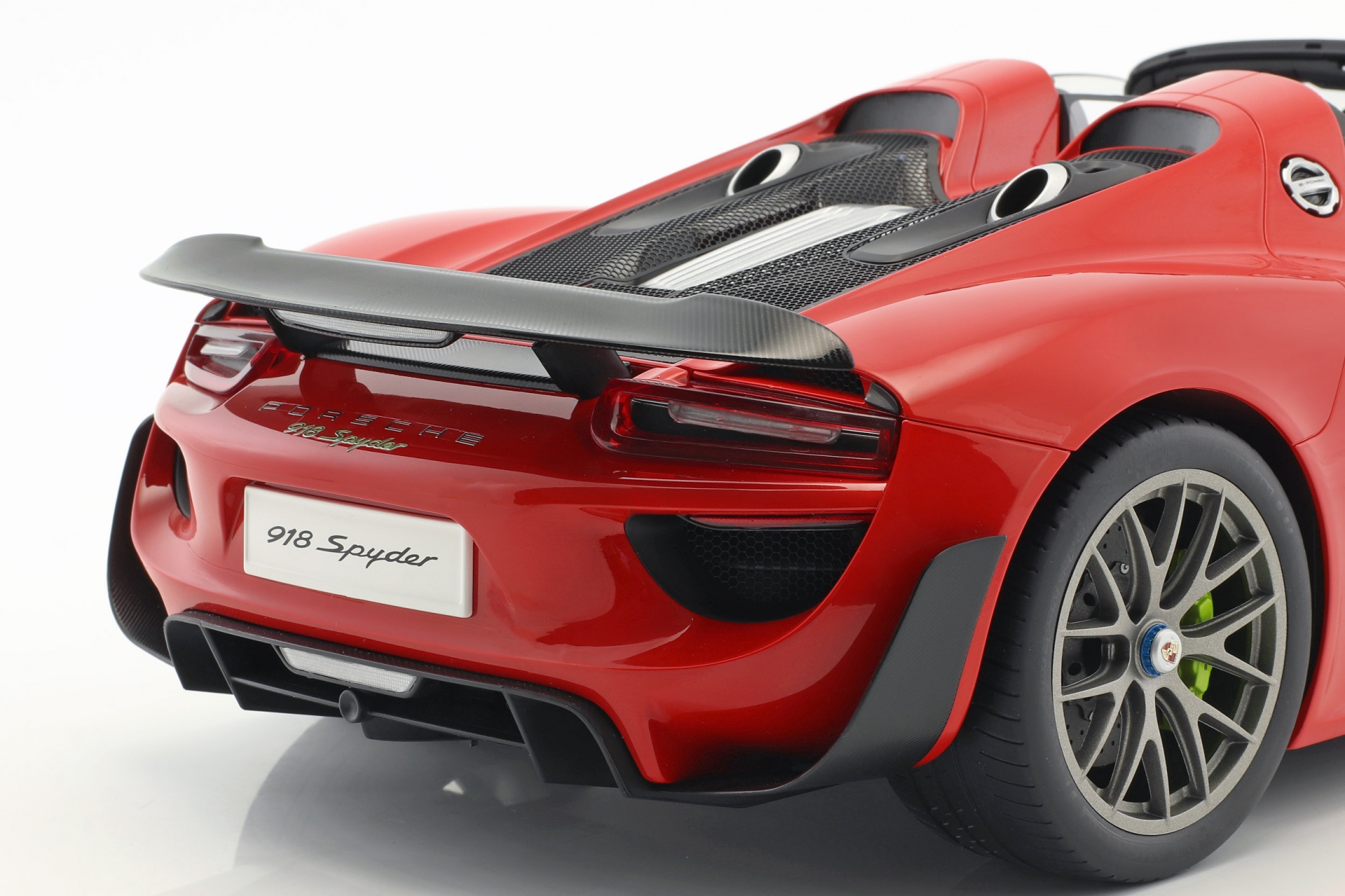 Porsche 918 Spyder Weissach Paket Baujahr 2013 indischrot  