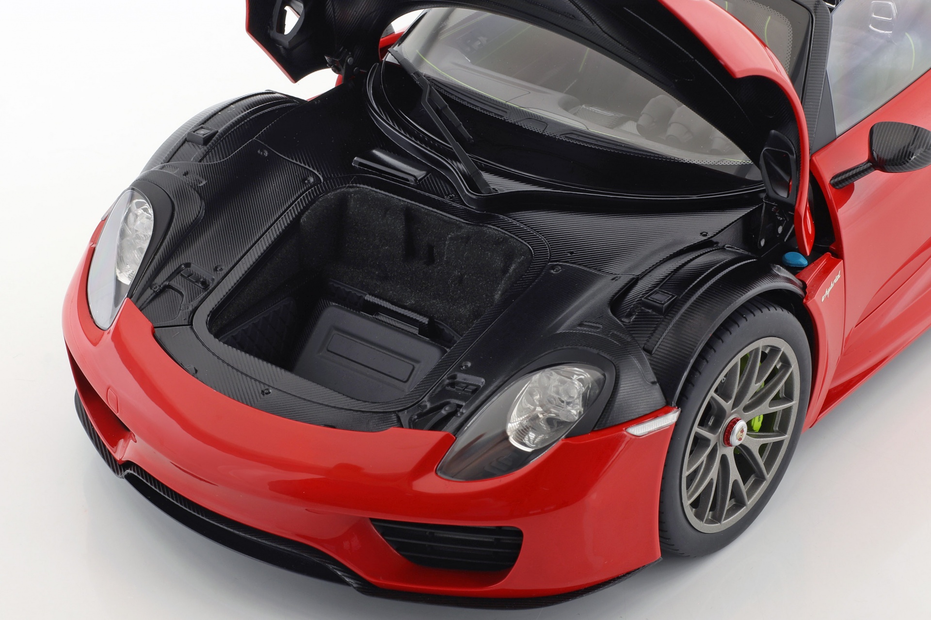 Porsche 918 Spyder Weissach Paket Baujahr 2013 indischrot  