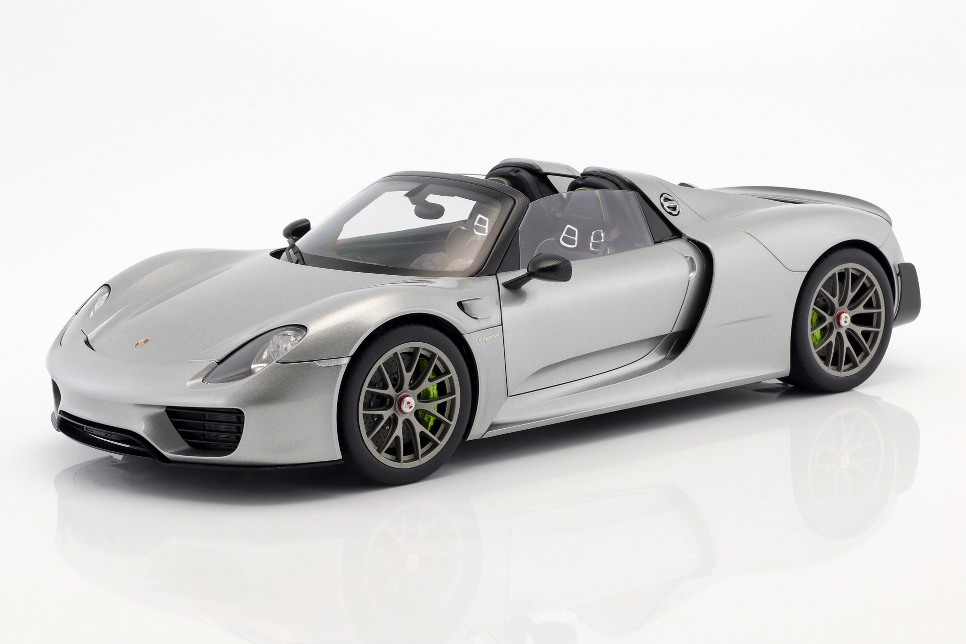 Porsche 918 Spyder Baujahr 2013 silber  