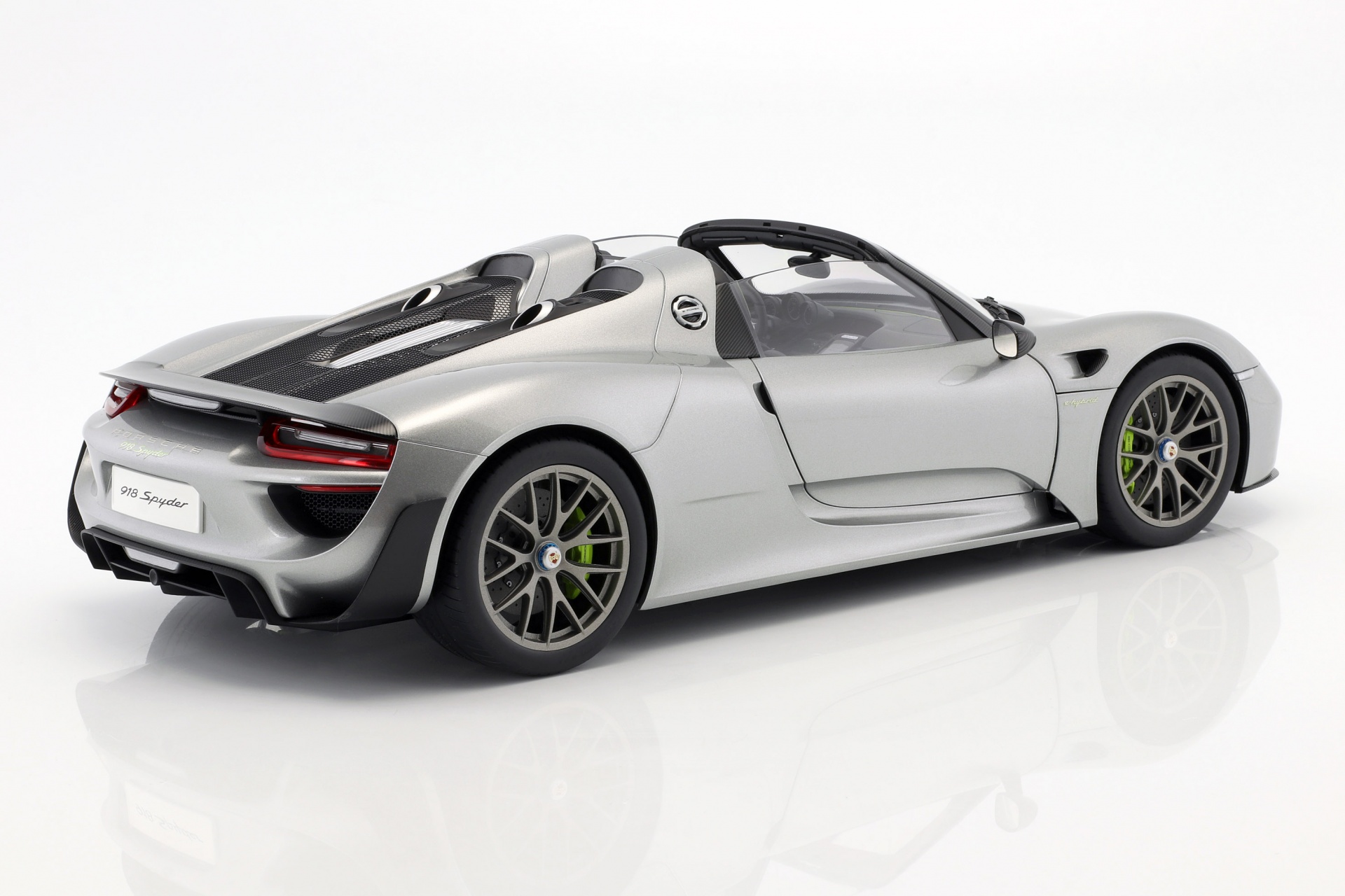 Porsche 918 Spyder Baujahr 2013 silber  