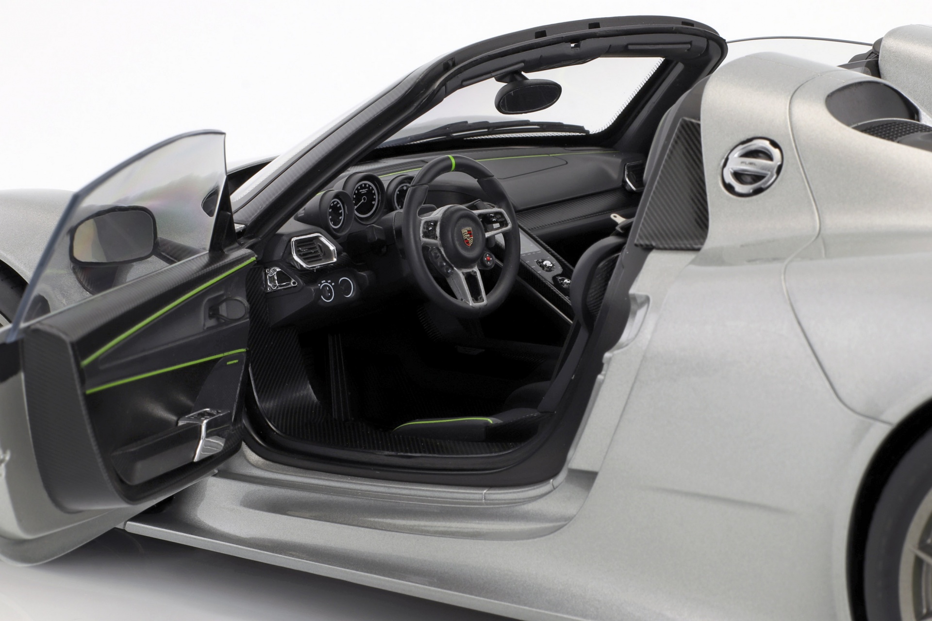 Porsche 918 Spyder Baujahr 2013 silber  