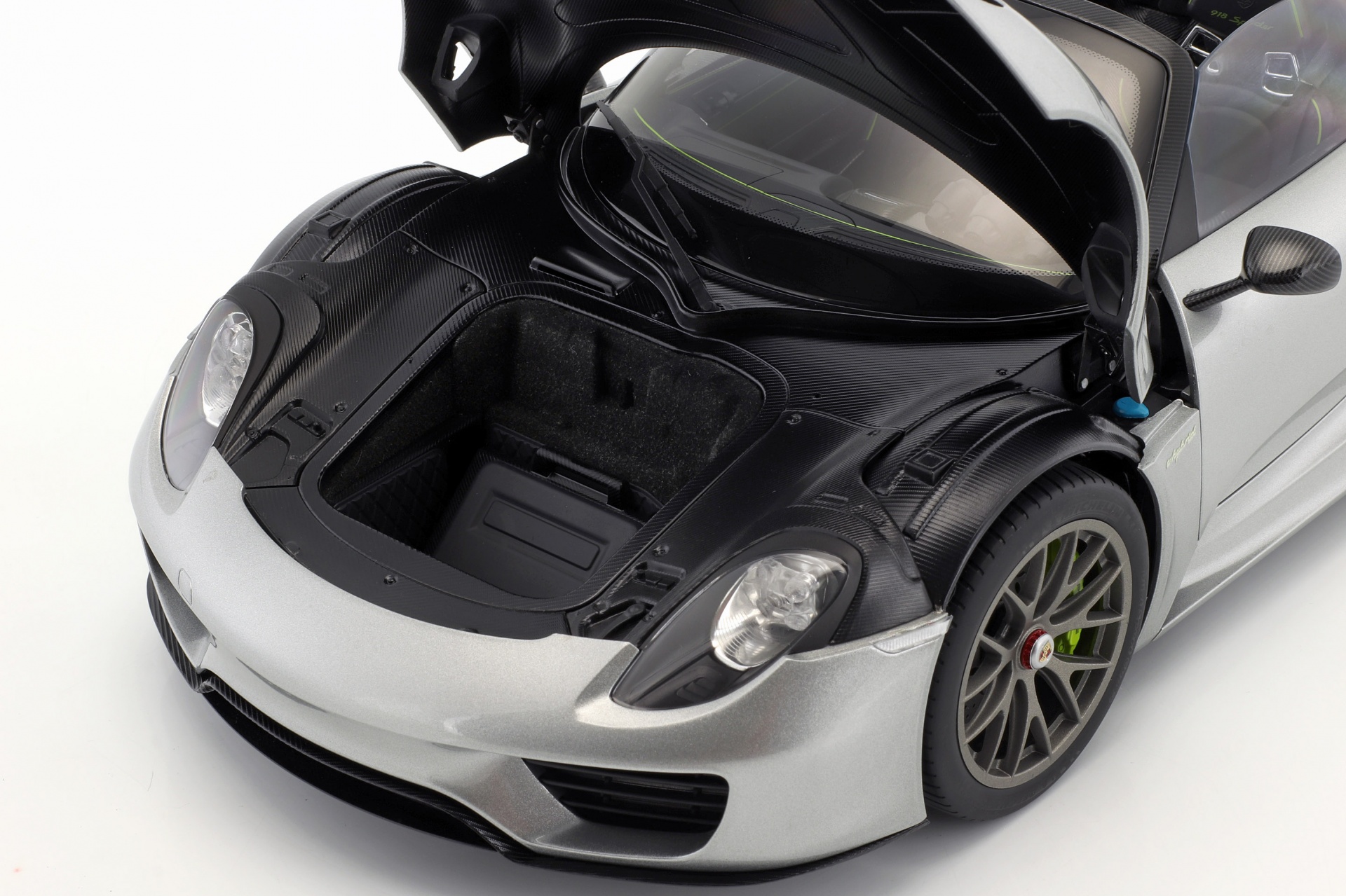 Porsche 918 Spyder Baujahr 2013 silber  