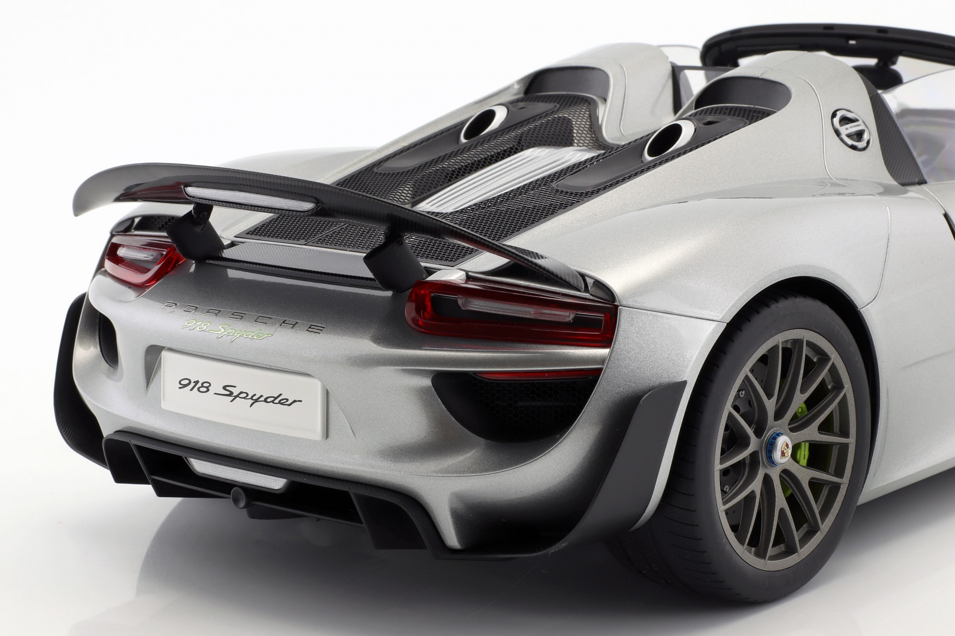 Porsche 918 Spyder Baujahr 2013 silber  