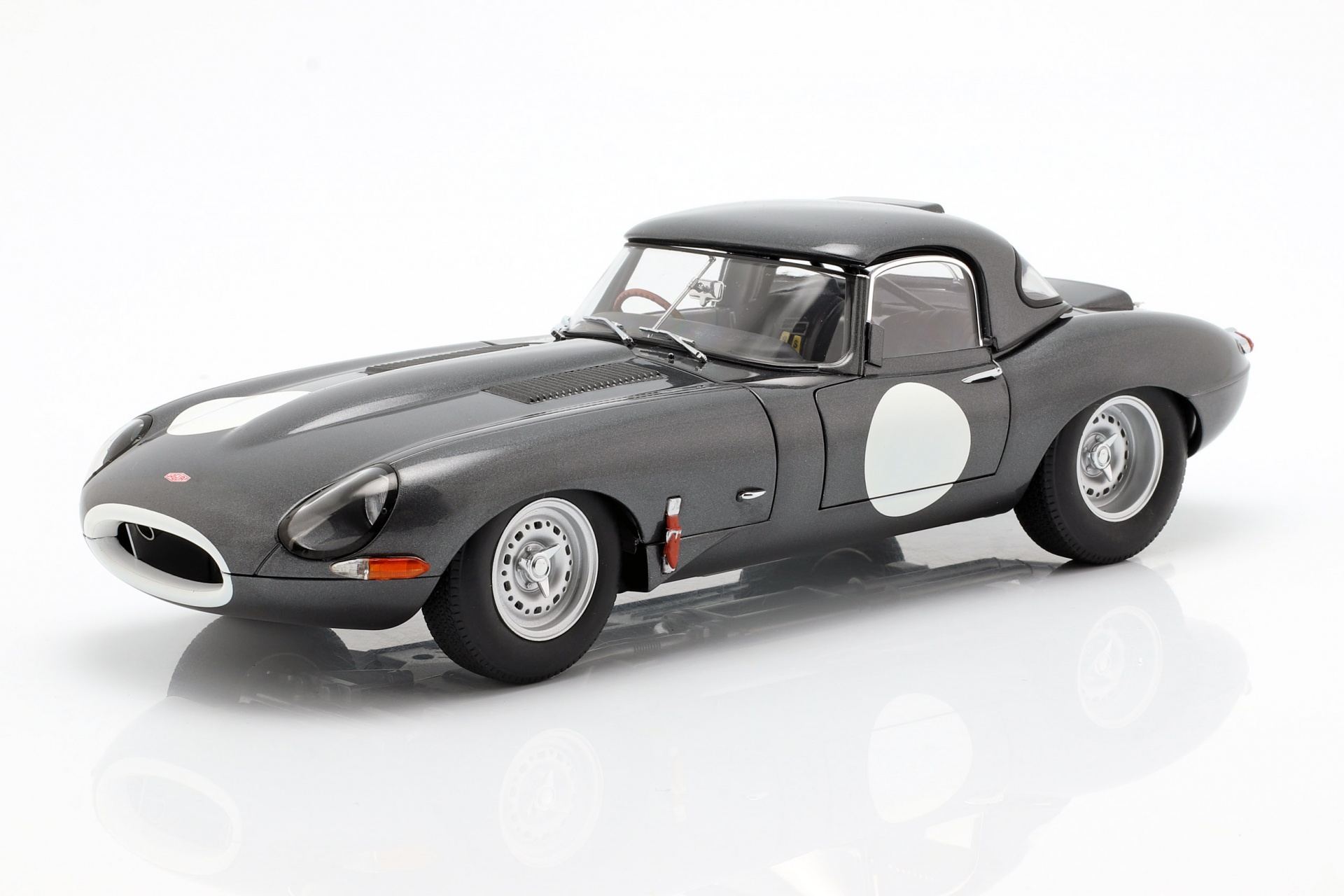 Jaguar Lightweight E-Type mit abnehmbarem Dach Baujahr 2015 dunkelgrau  