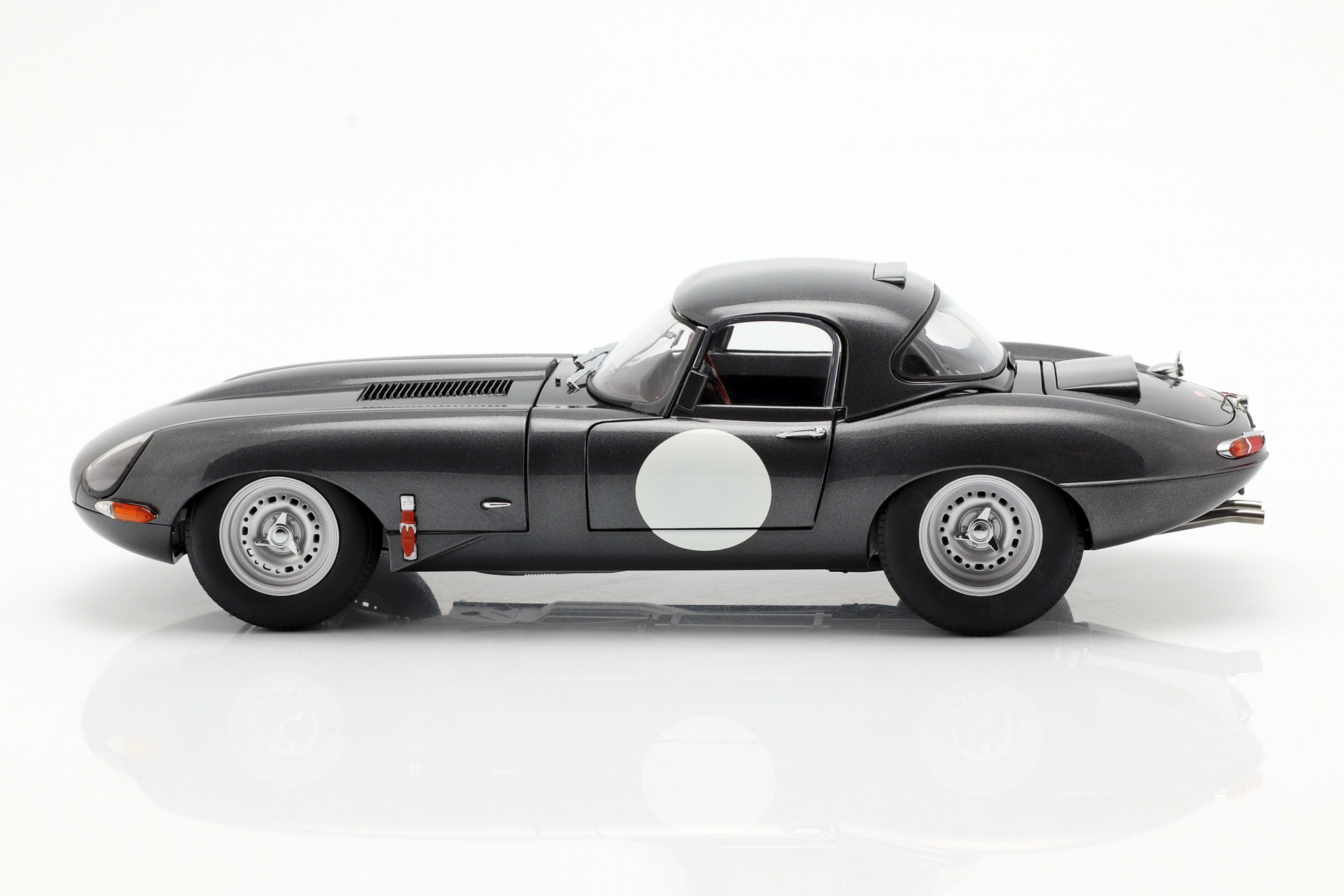 Jaguar Lightweight E-Type mit abnehmbarem Dach Baujahr 2015 dunkelgrau  