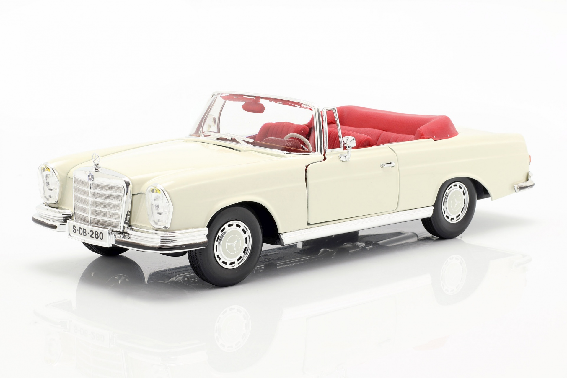 Mercedes-Benz 280 SE Baujahr 1967 cremewei&szlig;  
