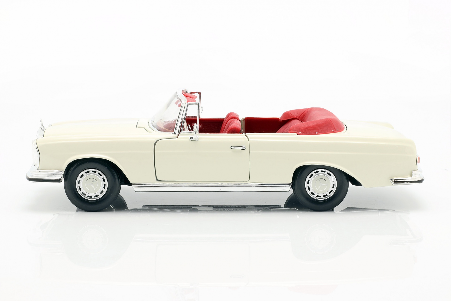 Mercedes-Benz 280 SE Baujahr 1967 cremewei&szlig;  