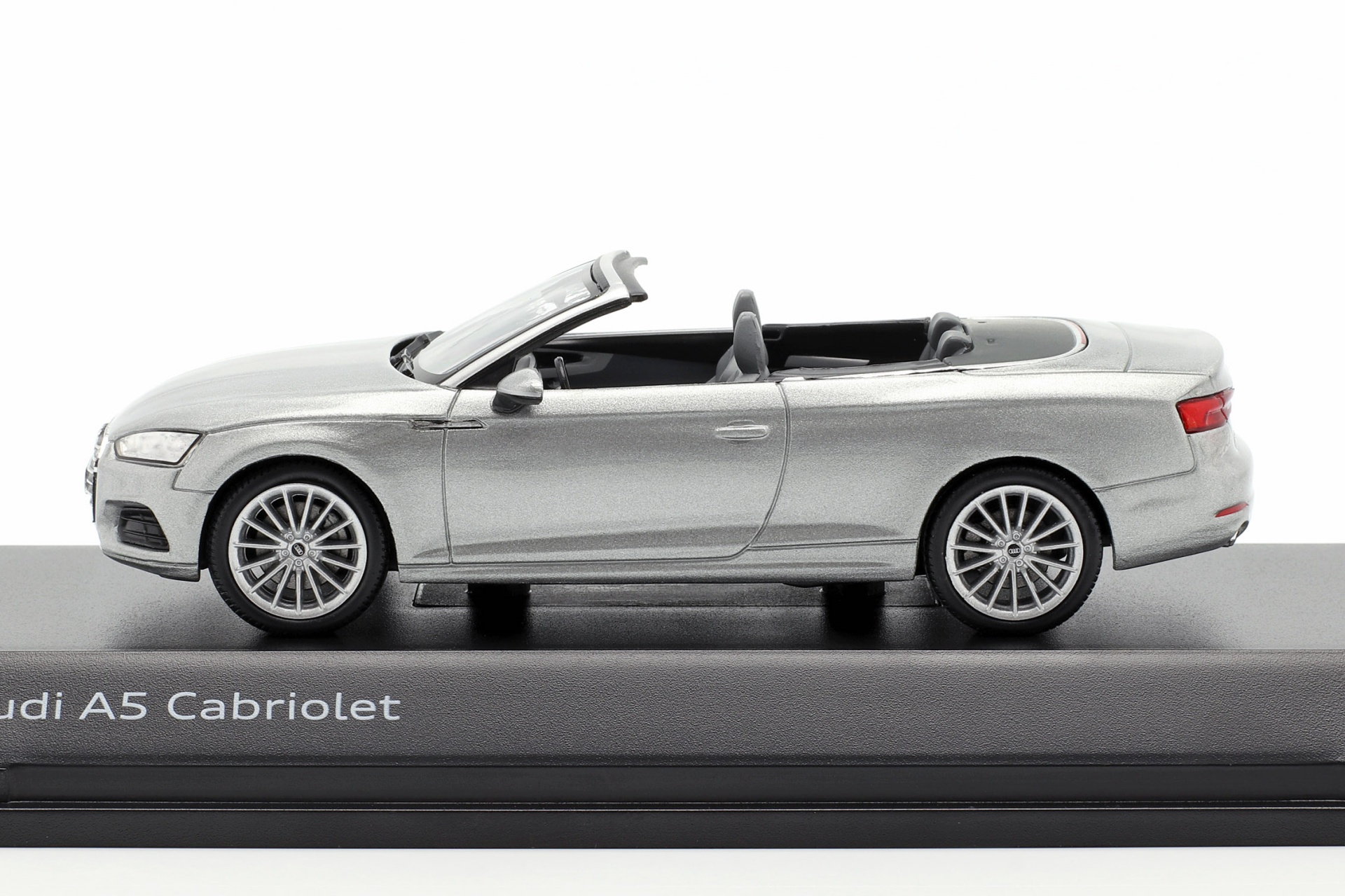 Audi A5 Cabriolet Baujahr 2017 florettsilber  