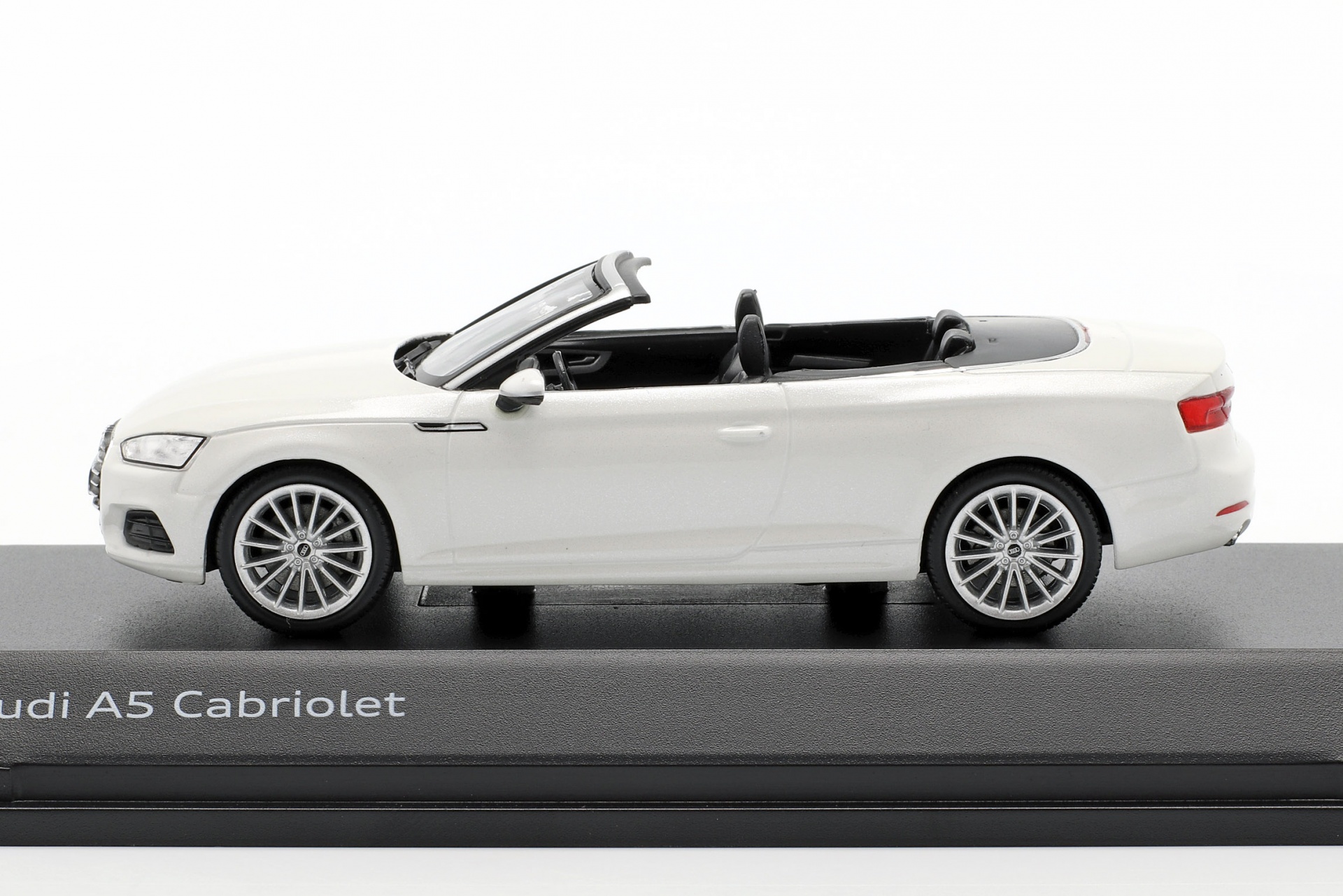 Audi A5 Cabriolet Baujahr 2017 tofana wei&szlig;  