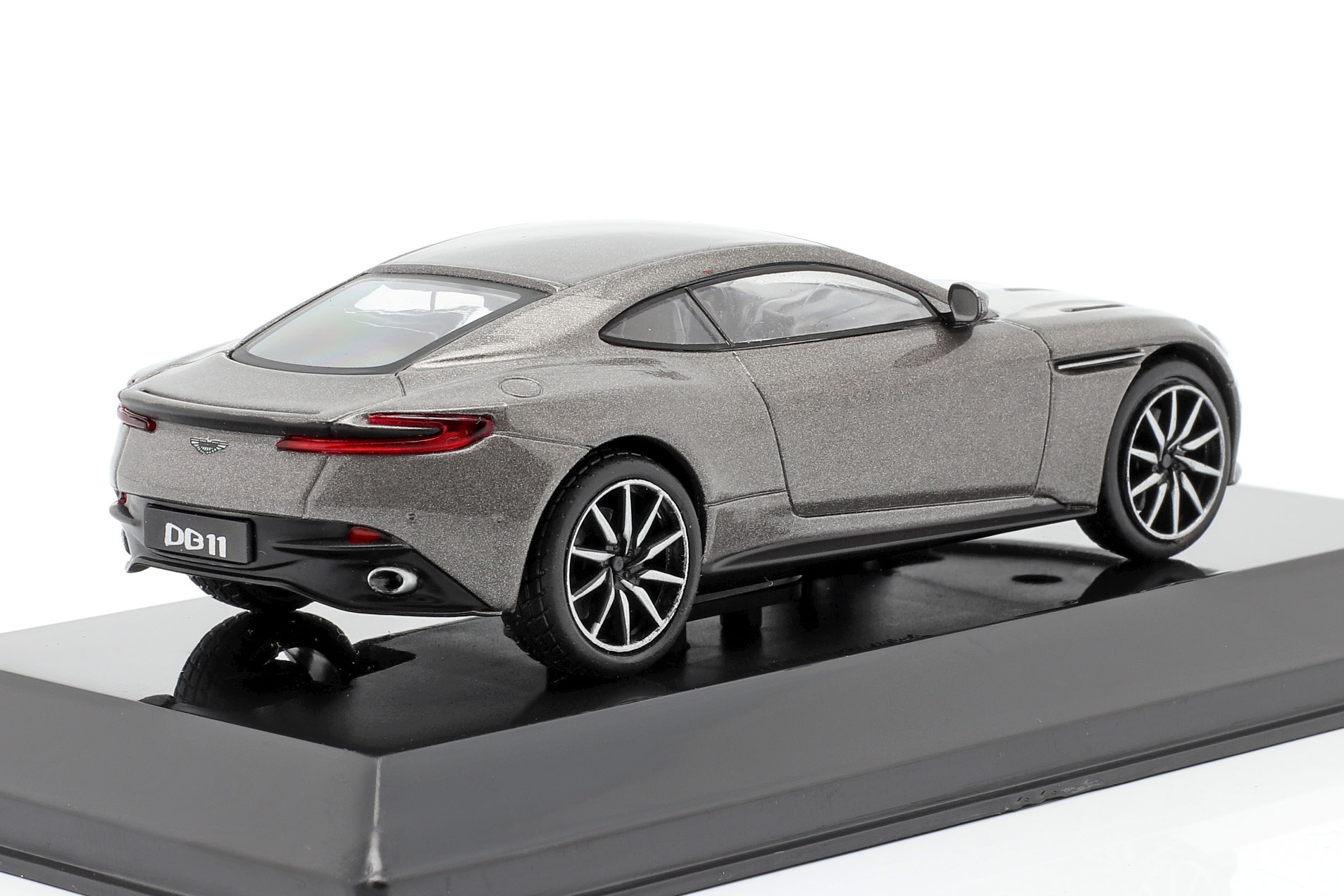 Aston Martin DB11 Baujahr 2016 grau metallic  