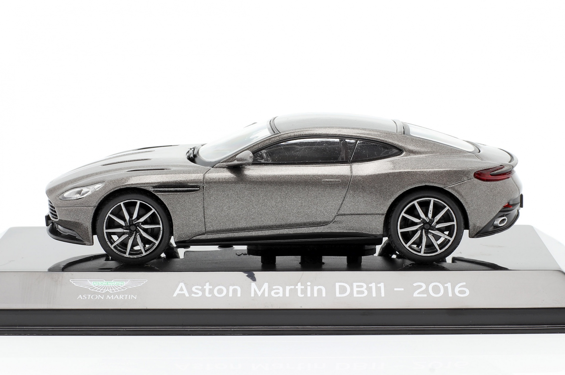 Aston Martin DB11 Baujahr 2016 grau metallic  
