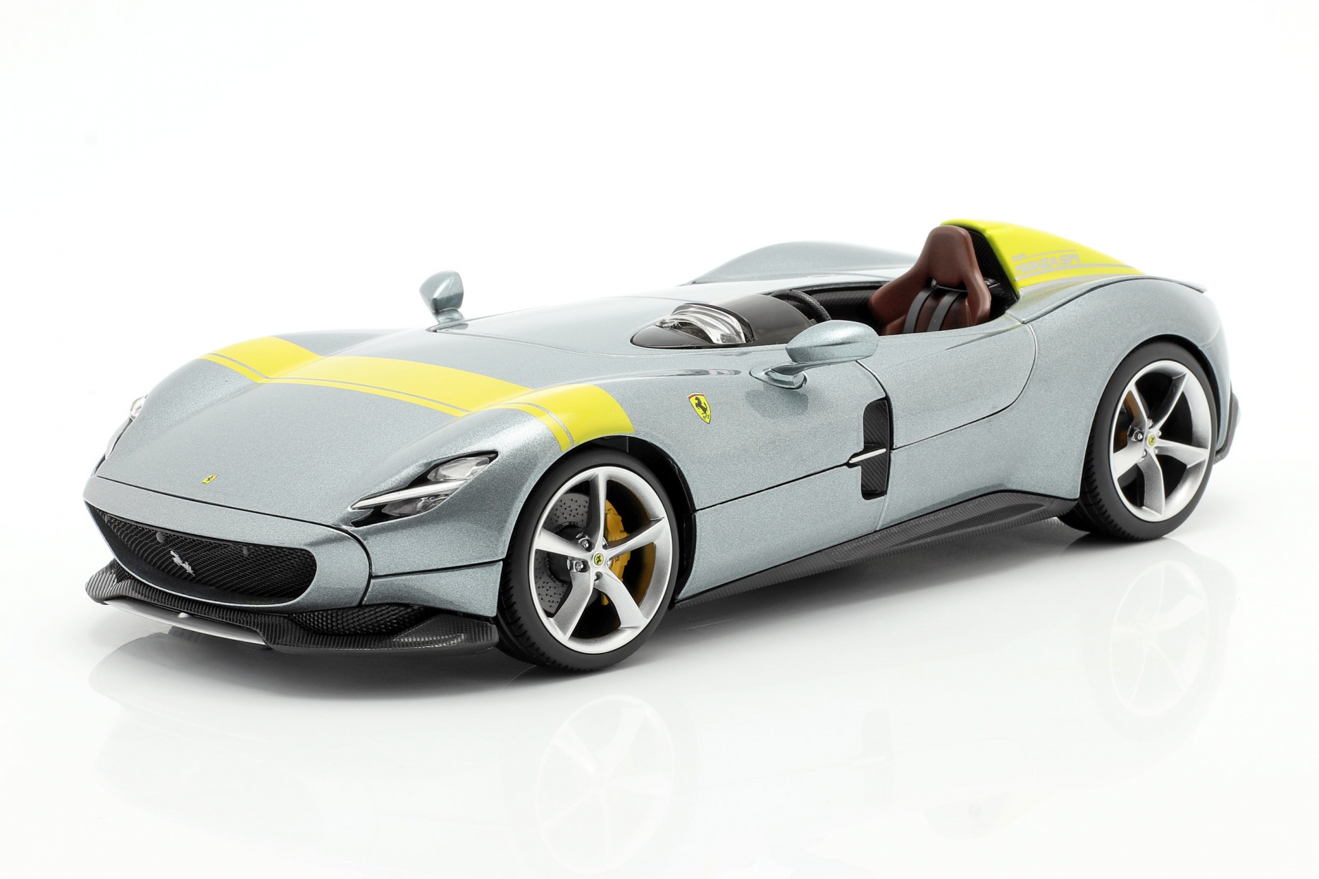 Ferrari Monza SP1 Baujahr 2019 grau metallic / gelb  