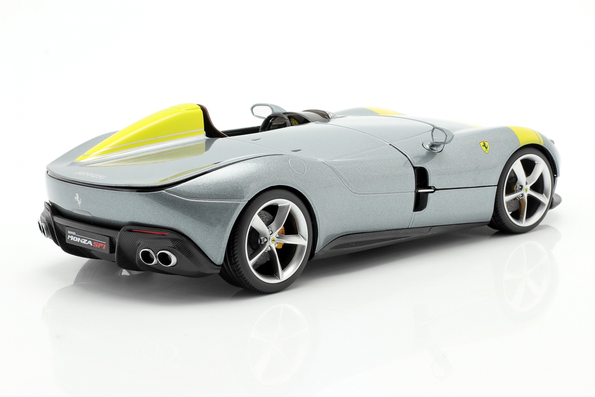 Ferrari Monza SP1 Baujahr 2019 grau metallic / gelb  
