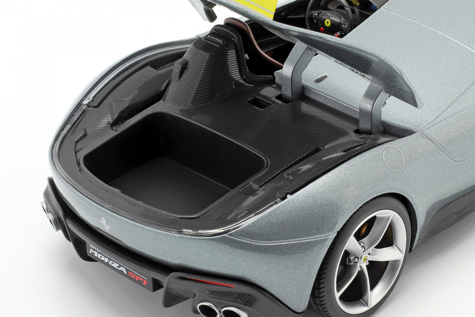 Ferrari Monza SP1 Baujahr 2019 grau metallic / gelb  