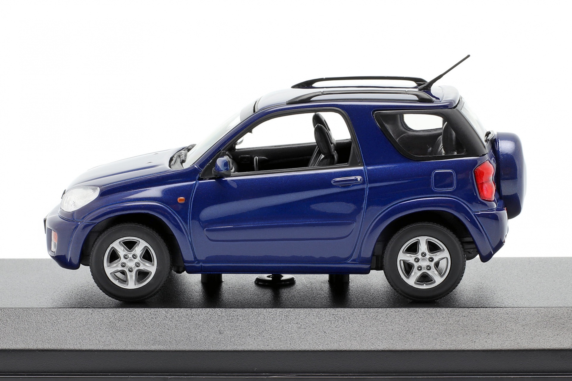 Toyota RAV4 Baujahr 2000 dunkelblau metallic  