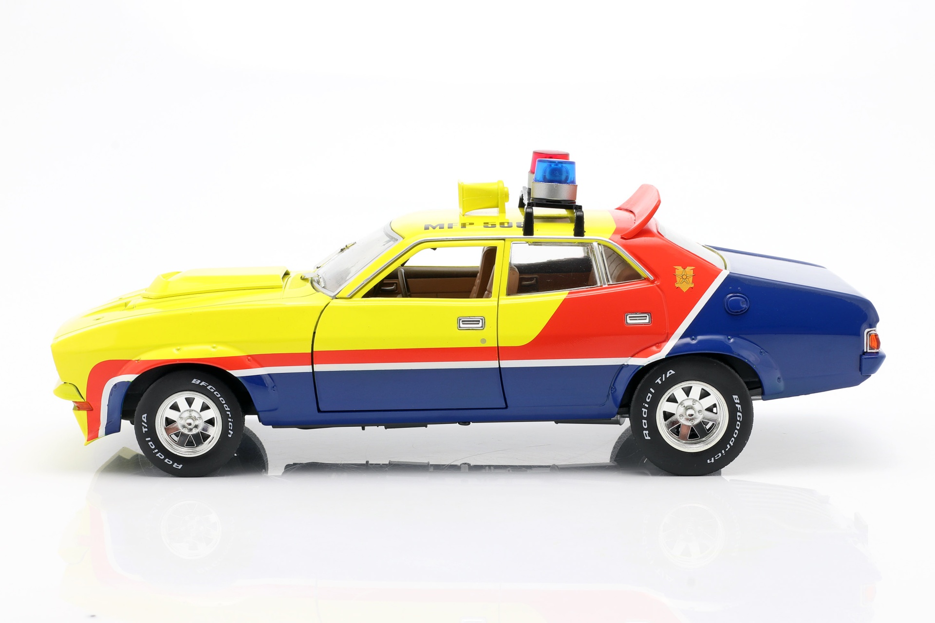 Ford Falcon XB 4-Door Baujahr 1974 Film Mad Max I First of the V8 Interceptors  