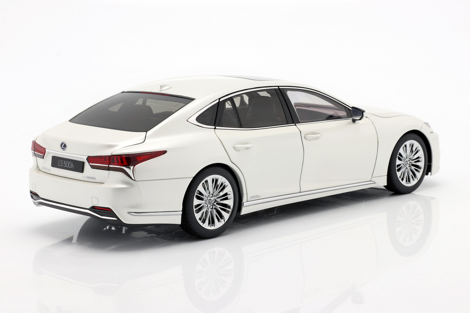 Lexus LS 500h Baujahr 2018 sonic wei&szlig; metallic  