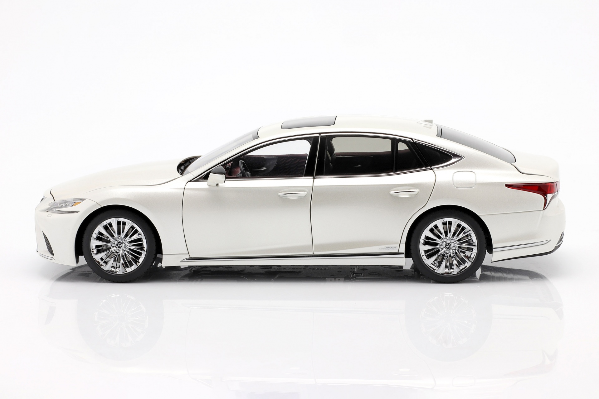 Lexus LS 500h Baujahr 2018 sonic wei&szlig; metallic  