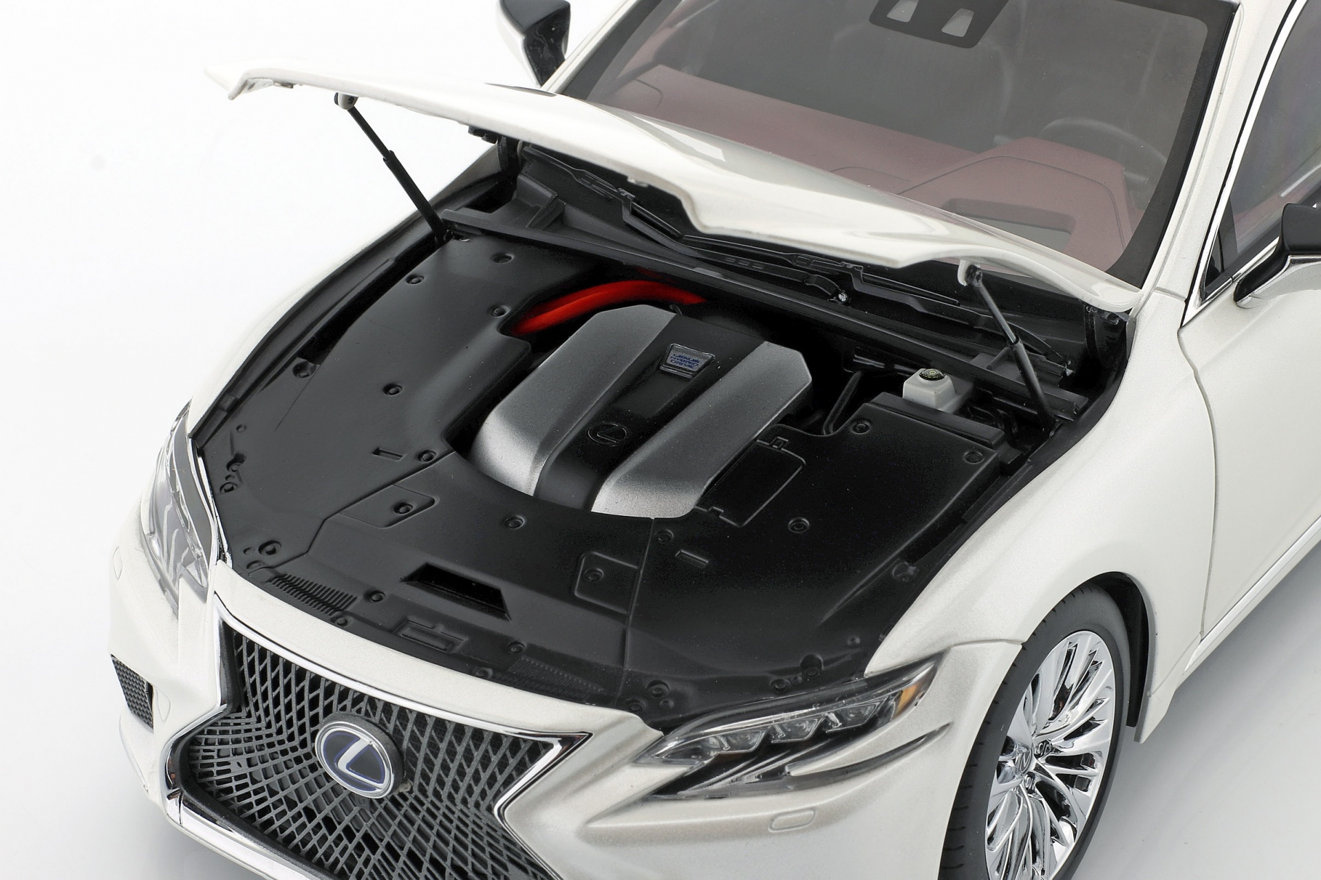 Lexus LS 500h Baujahr 2018 sonic wei&szlig; metallic  