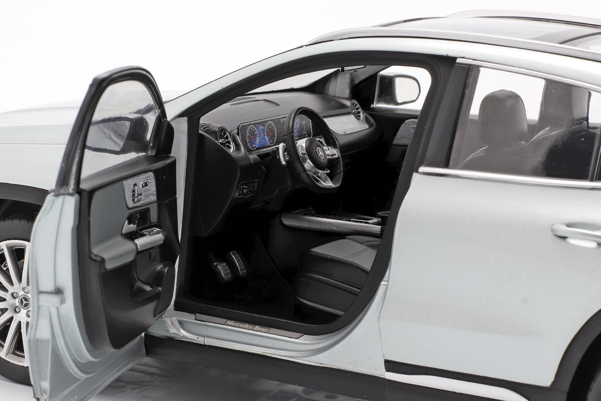 Mercedes-Benz GLA-Klasse (H247) Baujahr 2020 iridiumsilber  