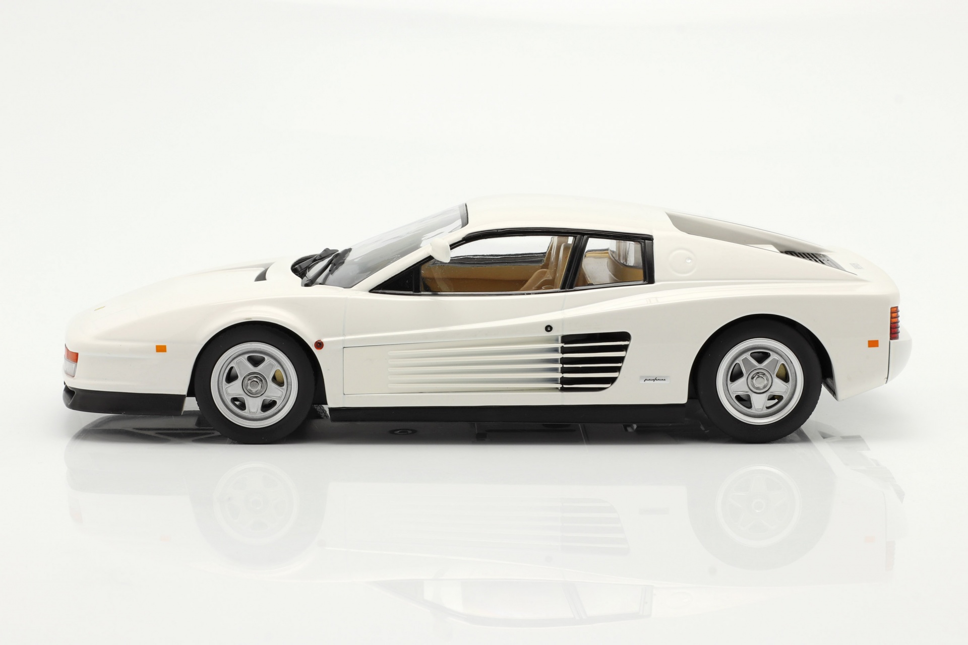 Ferrari Testarossa Monospecchio US-Version Baujahr 1984 wei&szlig;  