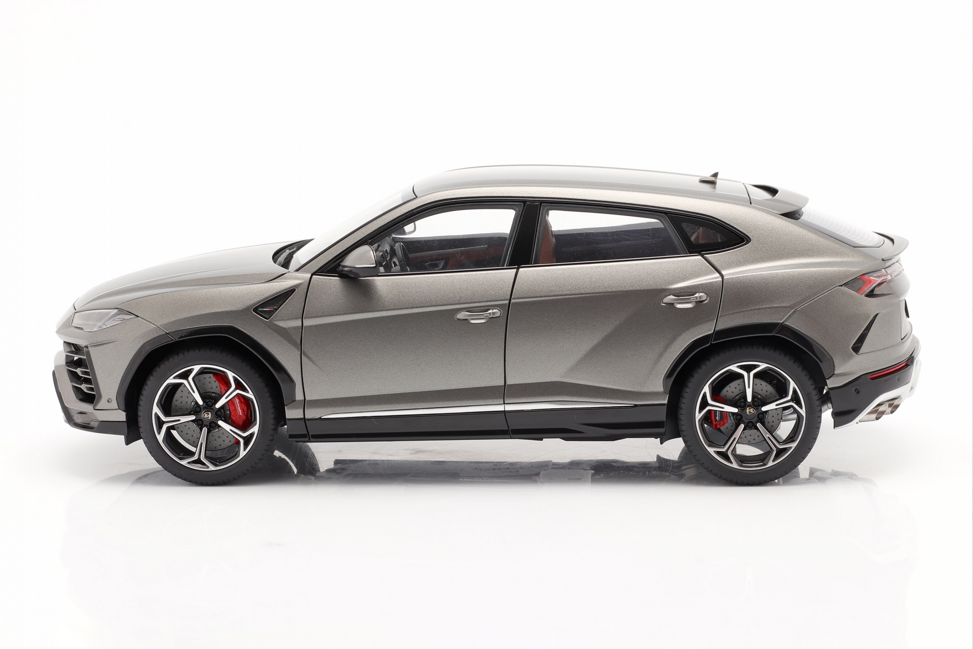 Lamborghini Urus Baujahr 2018 matt grau  