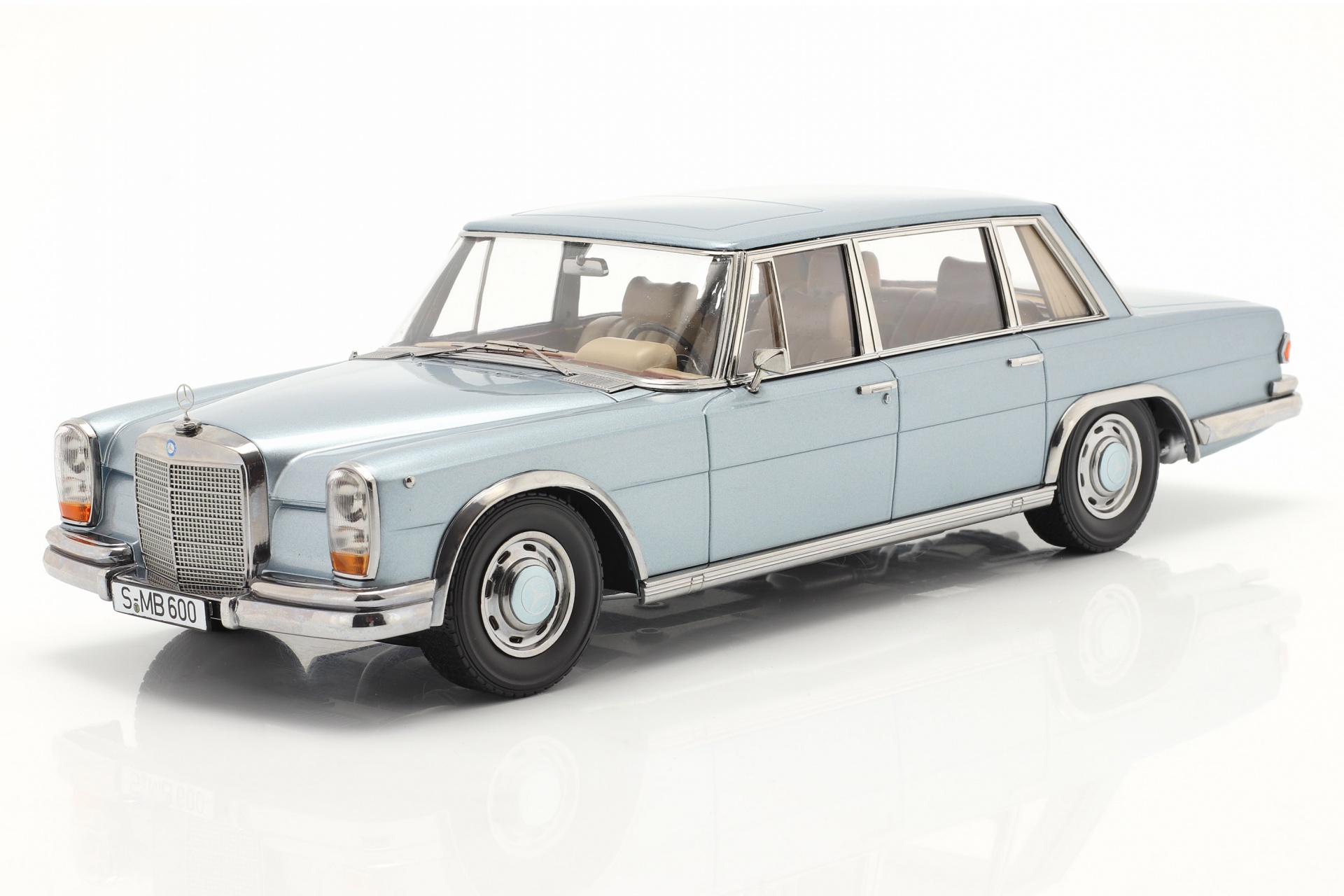 Mercedes-Benz 600 SWB (W100) Baujahr 1963 hellblau metallic  