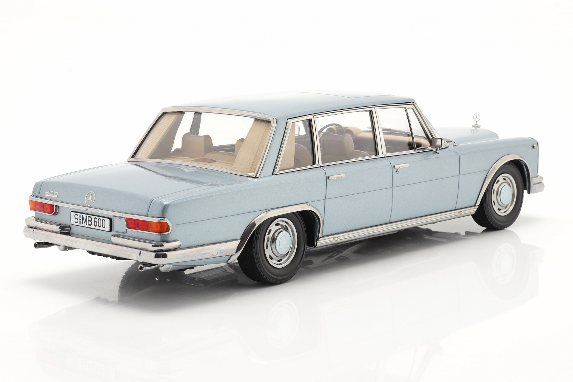 Mercedes-Benz 600 SWB (W100) Baujahr 1963 hellblau metallic  