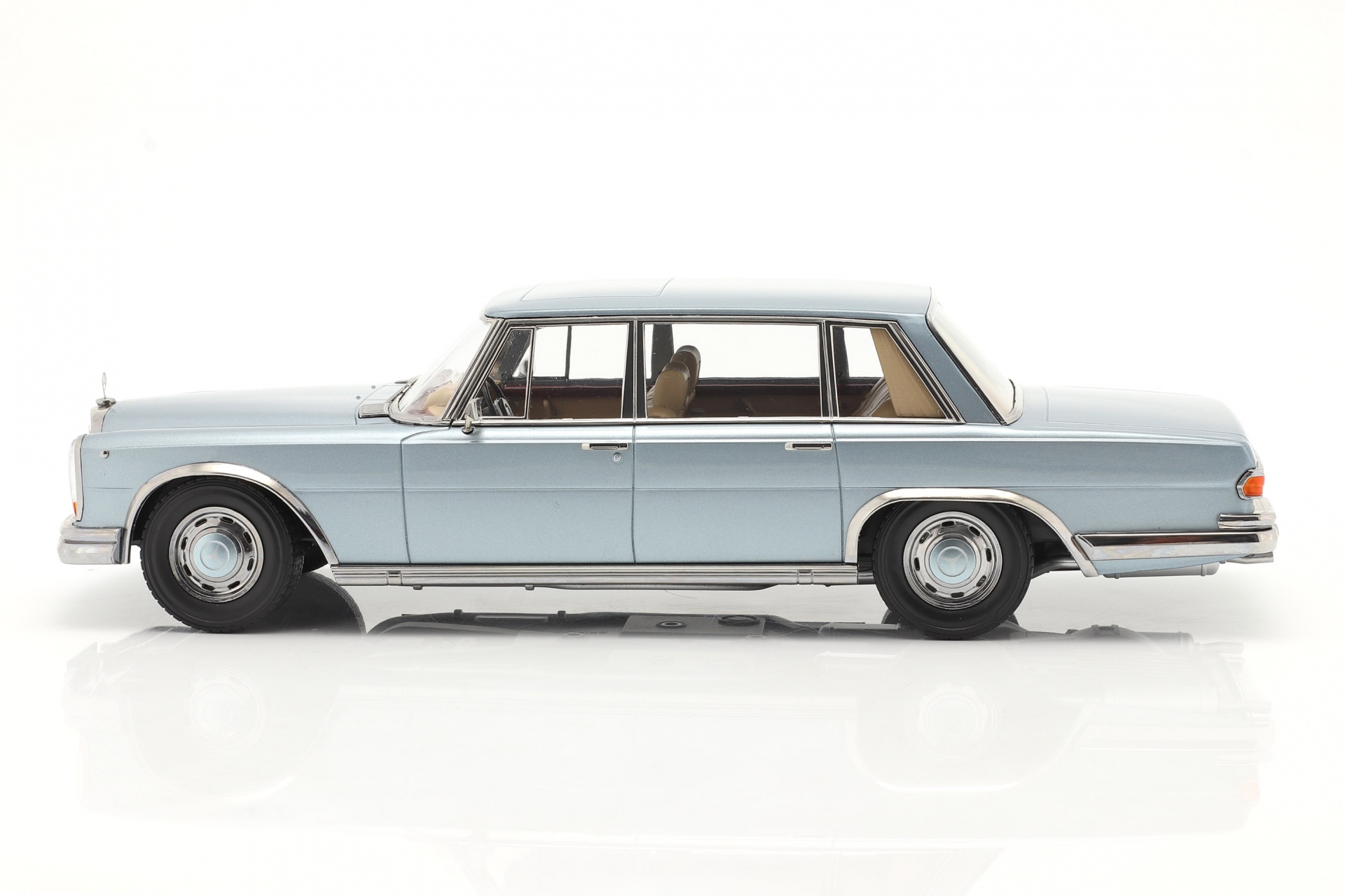 Mercedes-Benz 600 SWB (W100) Baujahr 1963 hellblau metallic  