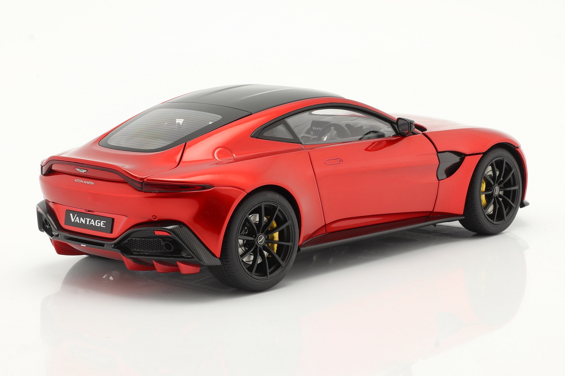 Aston Martin Vantage Baujahr 2019 hyper rot  