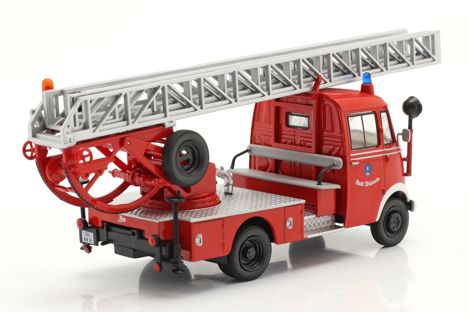 Mercedes-Benz L319 Feuerwehr Walsrode mit Drehleiter rot  
