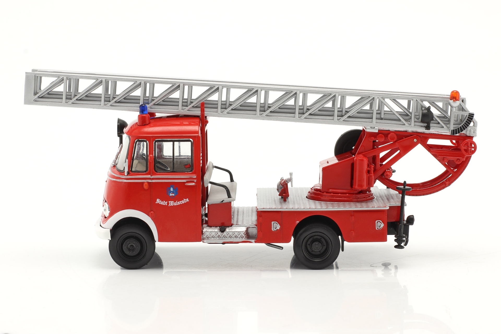 Mercedes-Benz L319 Feuerwehr Walsrode mit Drehleiter rot  