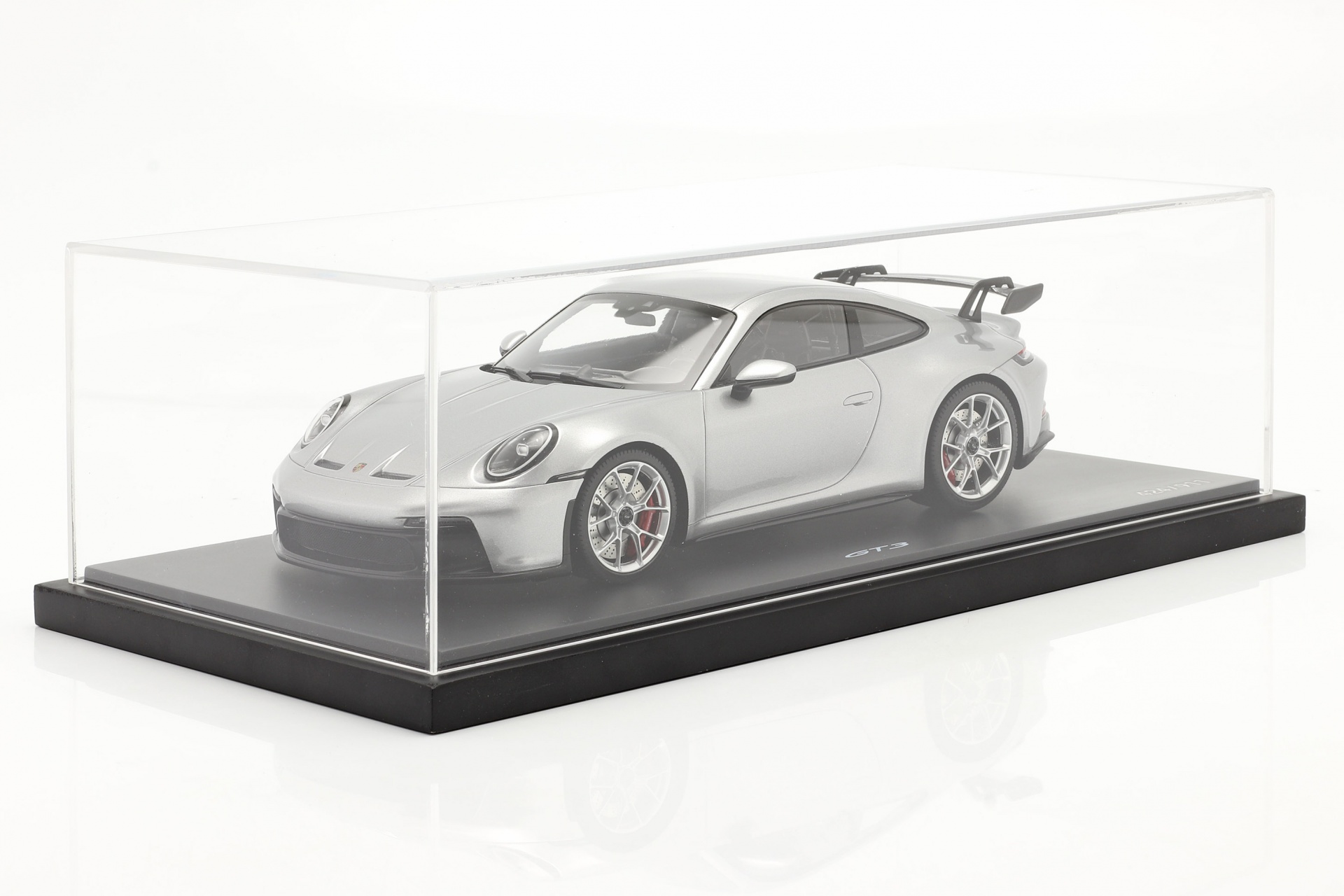 Porsche 911 (992) GT3 2021 GT-silber metallic mit Vitrine  