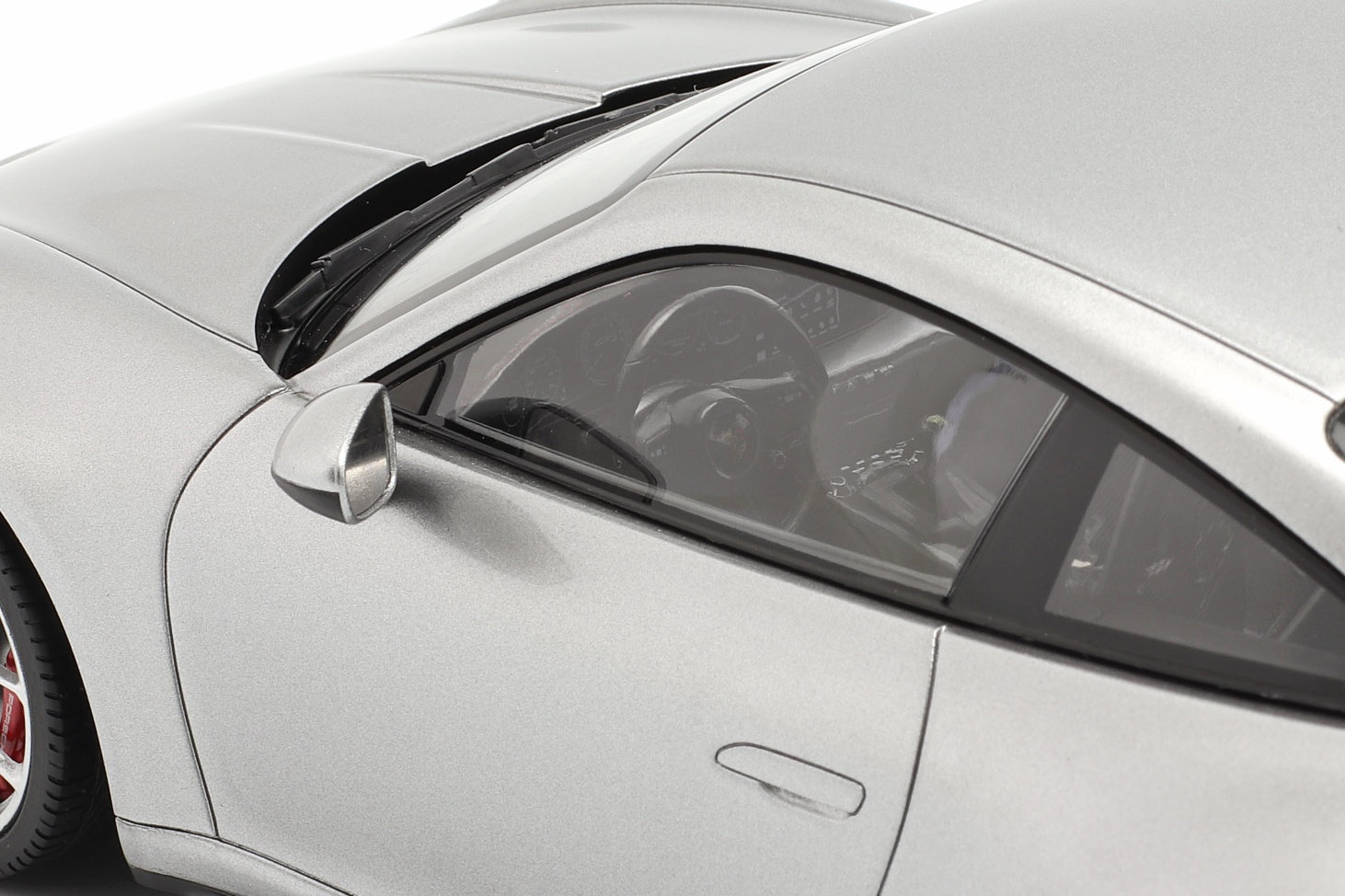 Porsche 911 (992) GT3 2021 GT-silber metallic mit Vitrine  