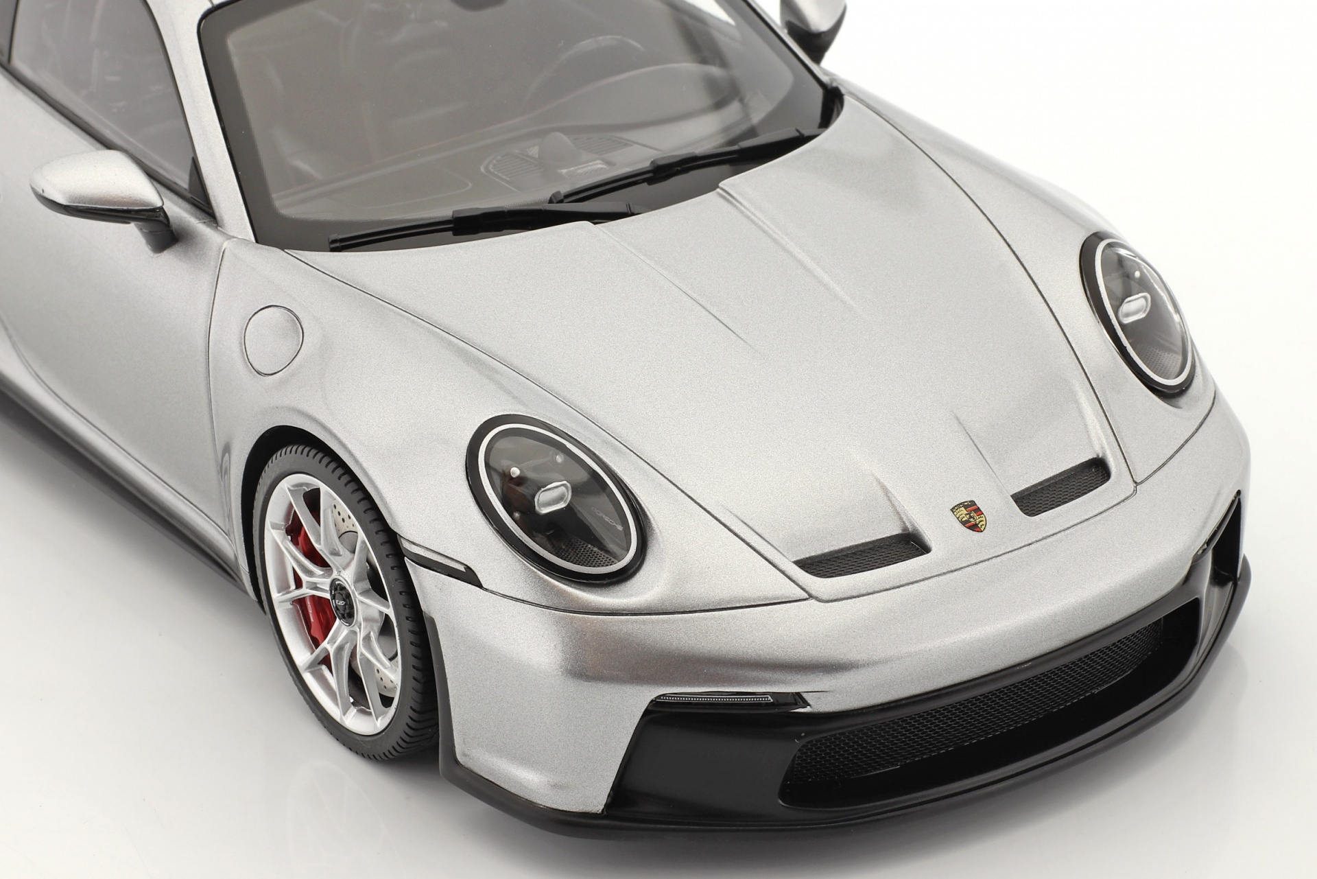 Porsche 911 (992) GT3 2021 GT-silber metallic mit Vitrine  