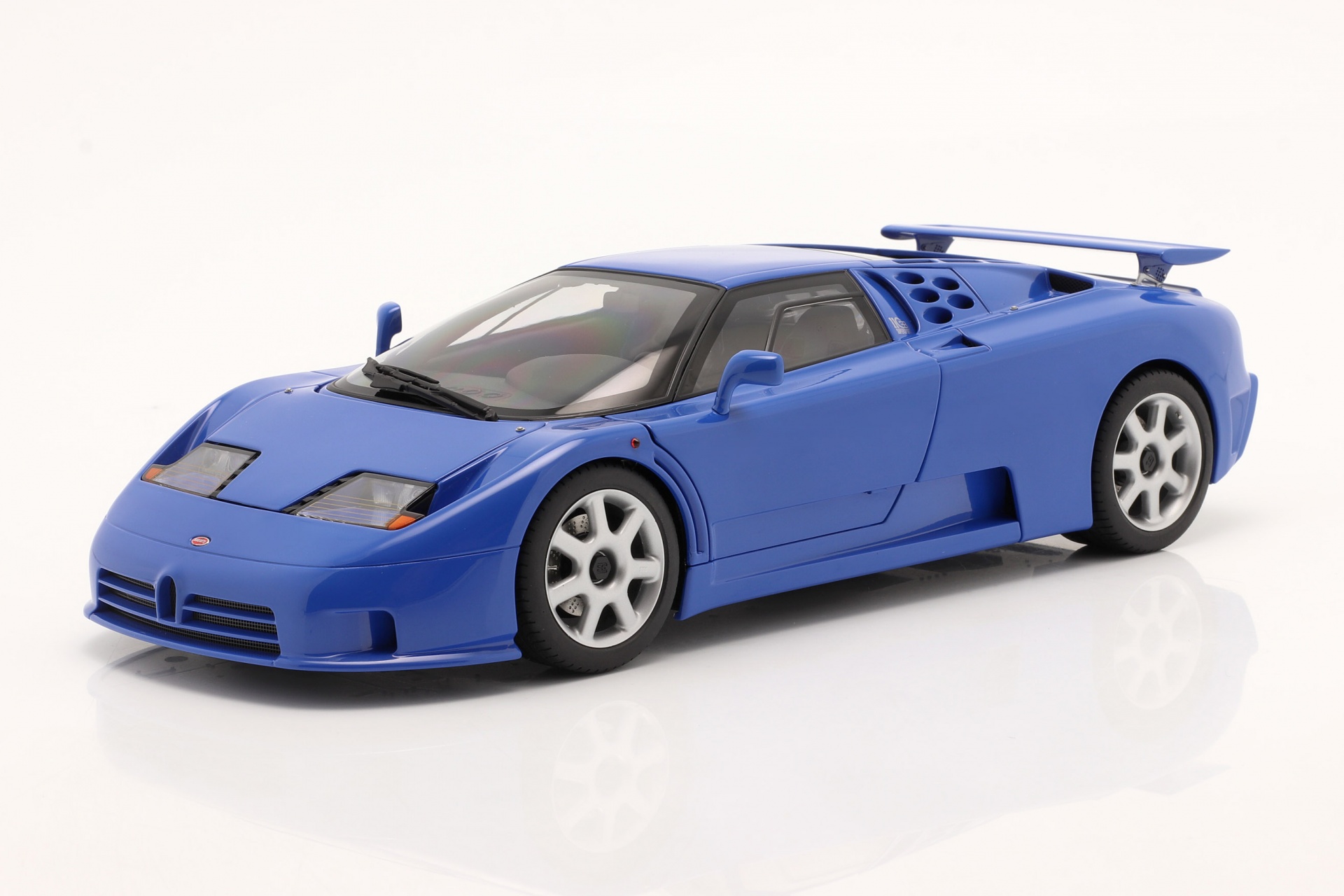 Bugatti EB 110 SS Baujahr 1992 french racing blau  