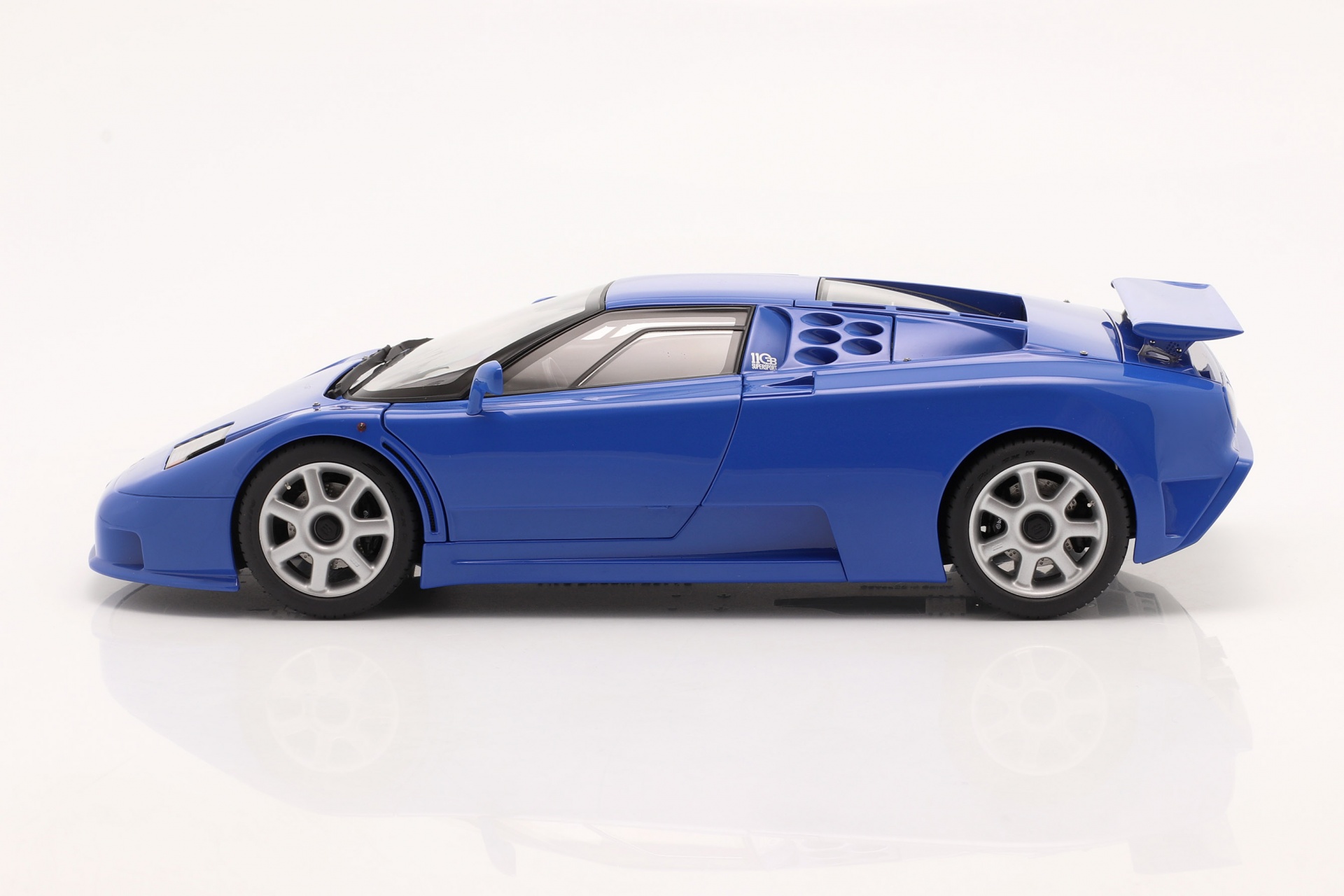 Bugatti EB 110 SS Baujahr 1992 french racing blau  