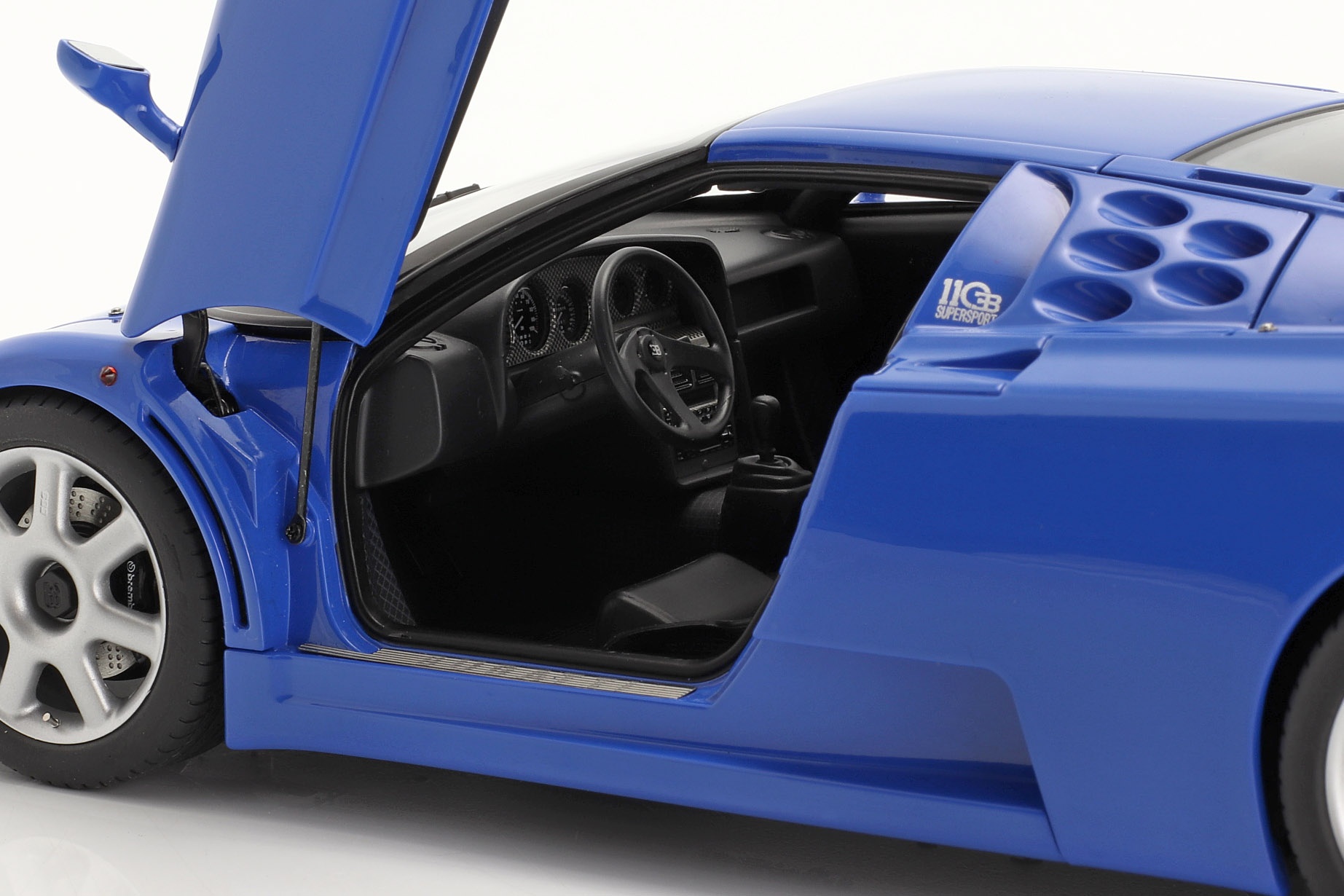 Bugatti EB 110 SS Baujahr 1992 french racing blau  