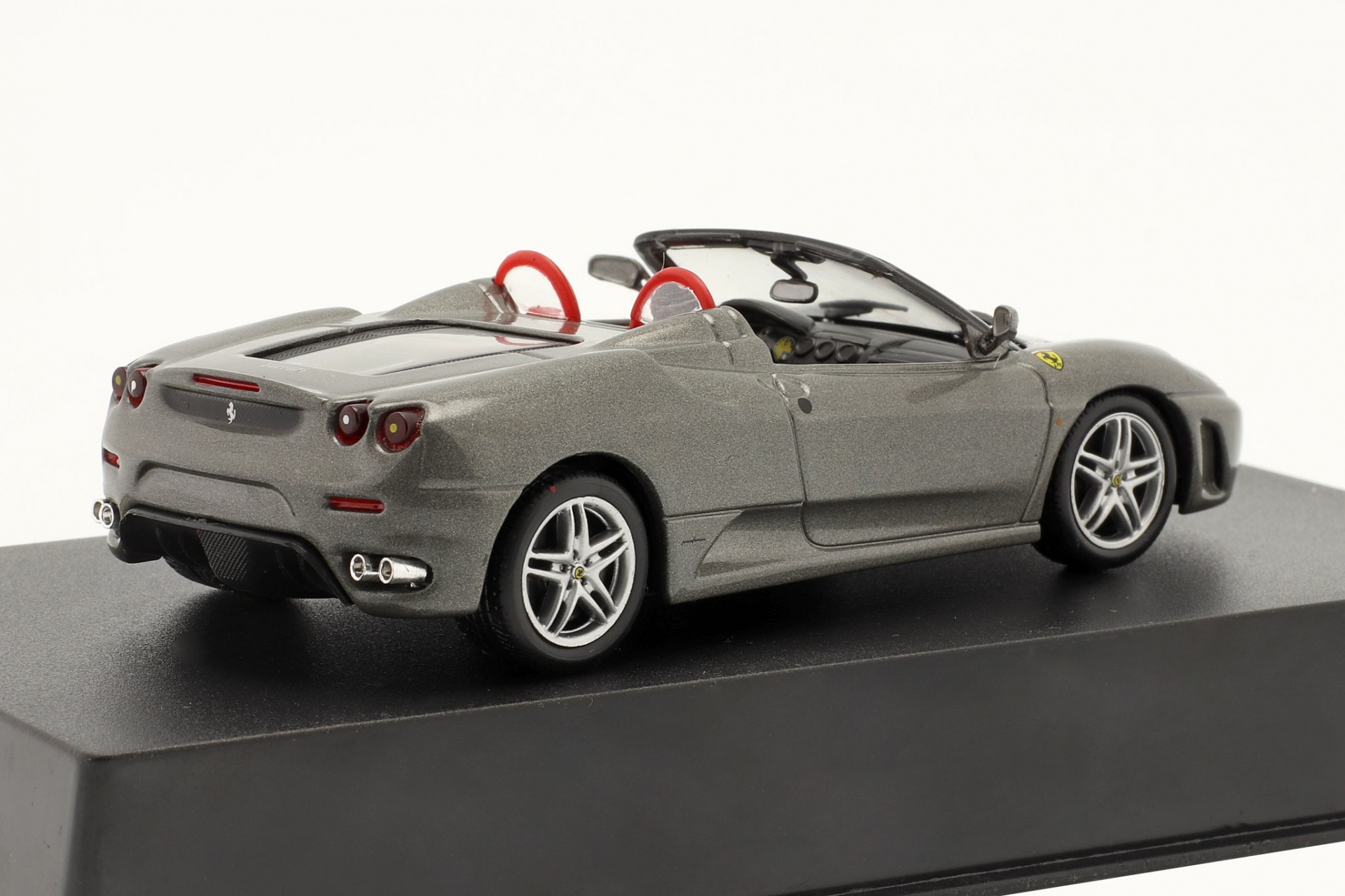 Ferrari F430 Spider Baujahr 2005 mit Vitrine grau metallic  