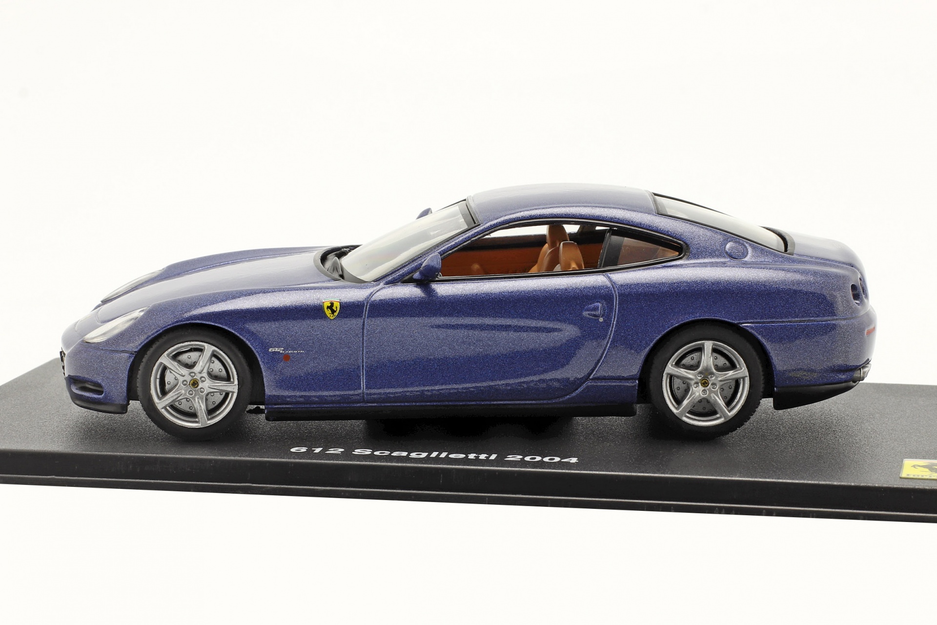 Ferrari 612 Scaglietti Baujahr 2004 mit Vitrine blau  