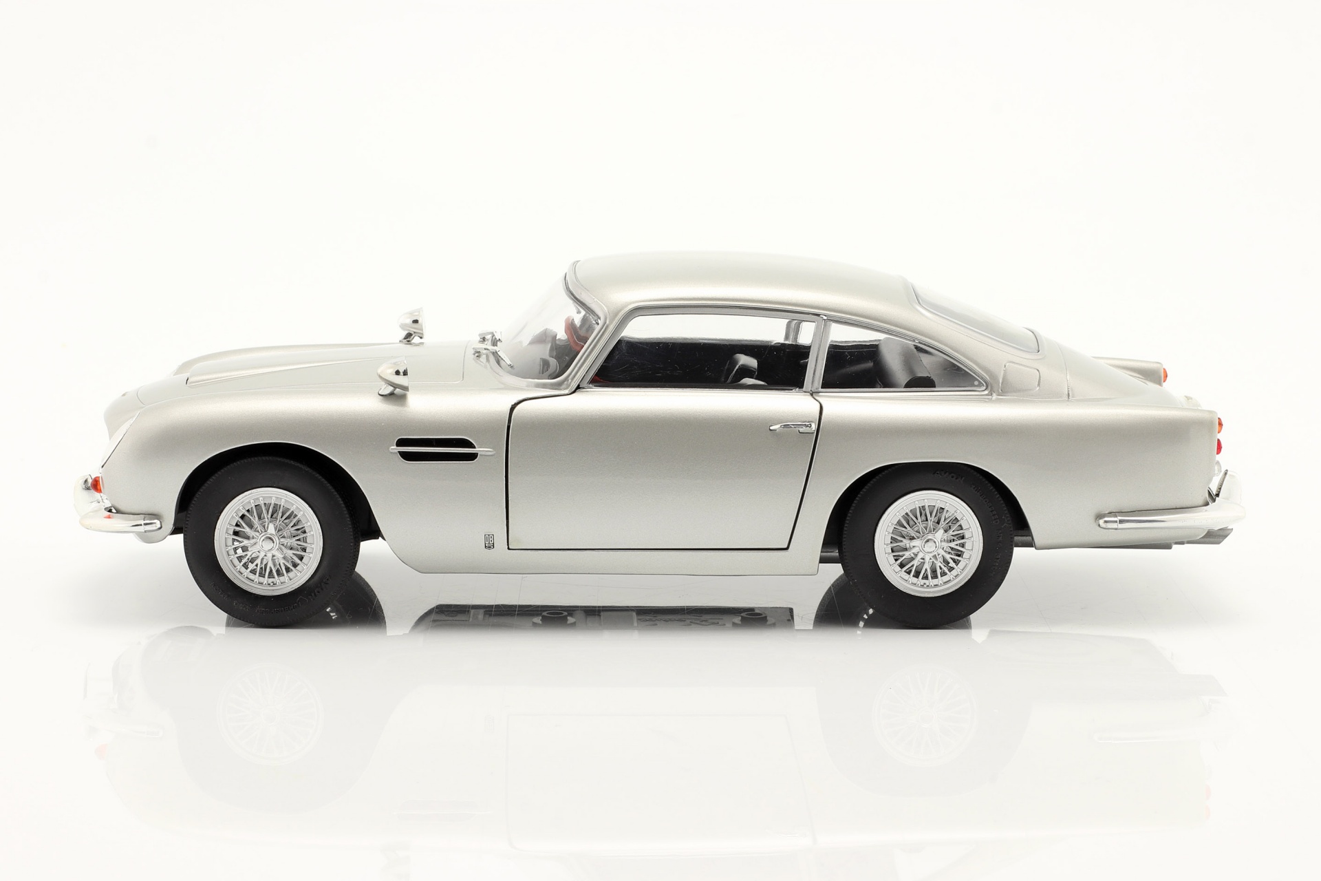 Aston Martin DB5 RHD Baujahr 1964 silbergrau metallic  