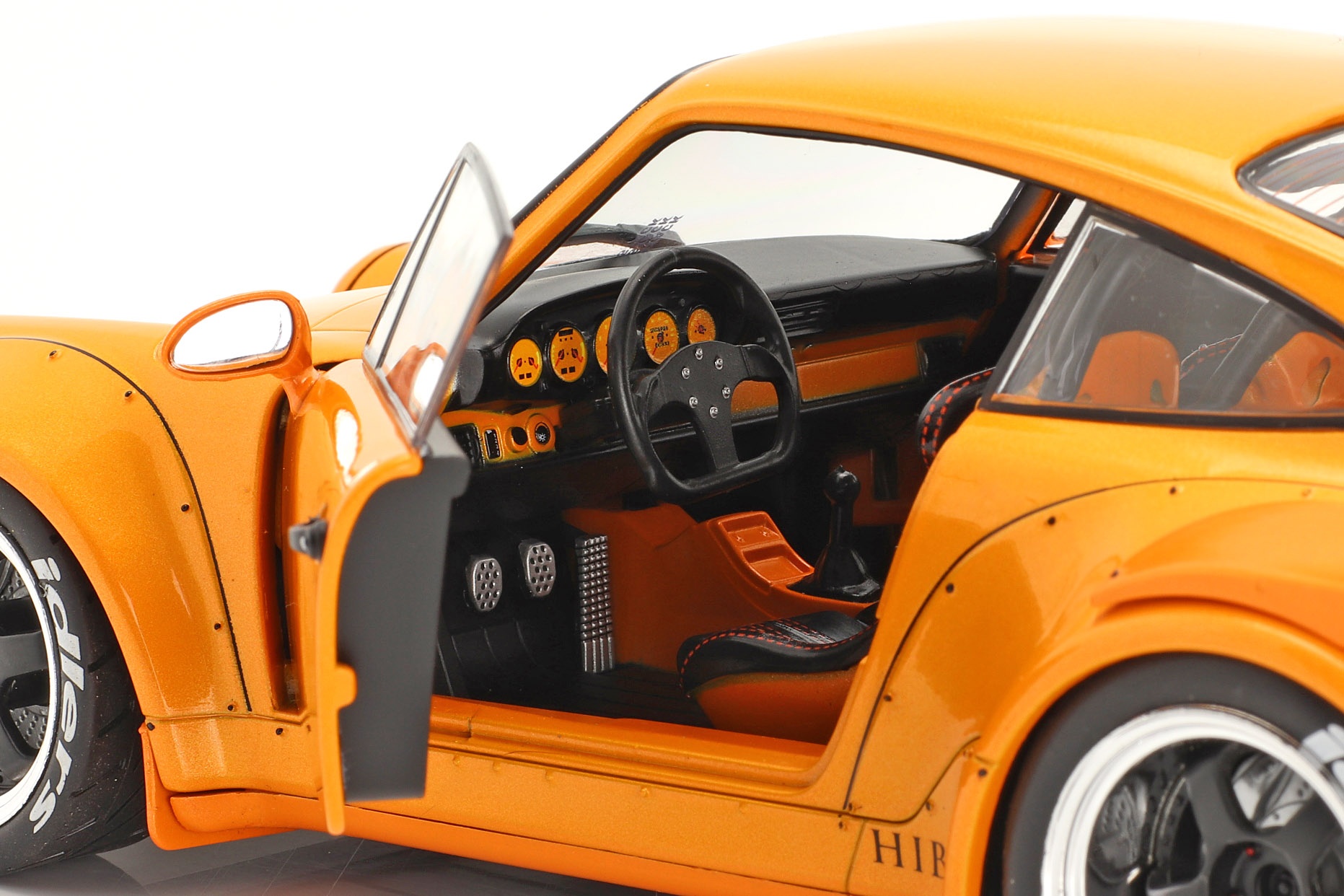 Porsche 911 (964) RWB Rauh-Welt Hibiki Baujahr 2016 orange  